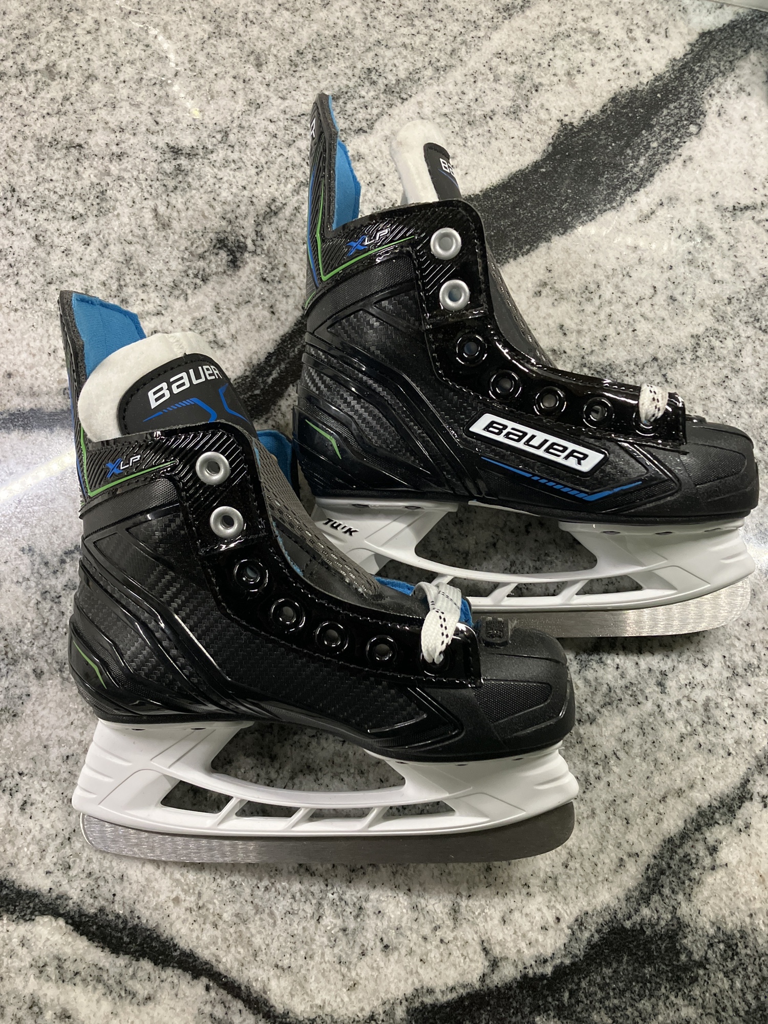New Bauer Regular Width Size 11 XLP Hockey Skates SidelineSwap
