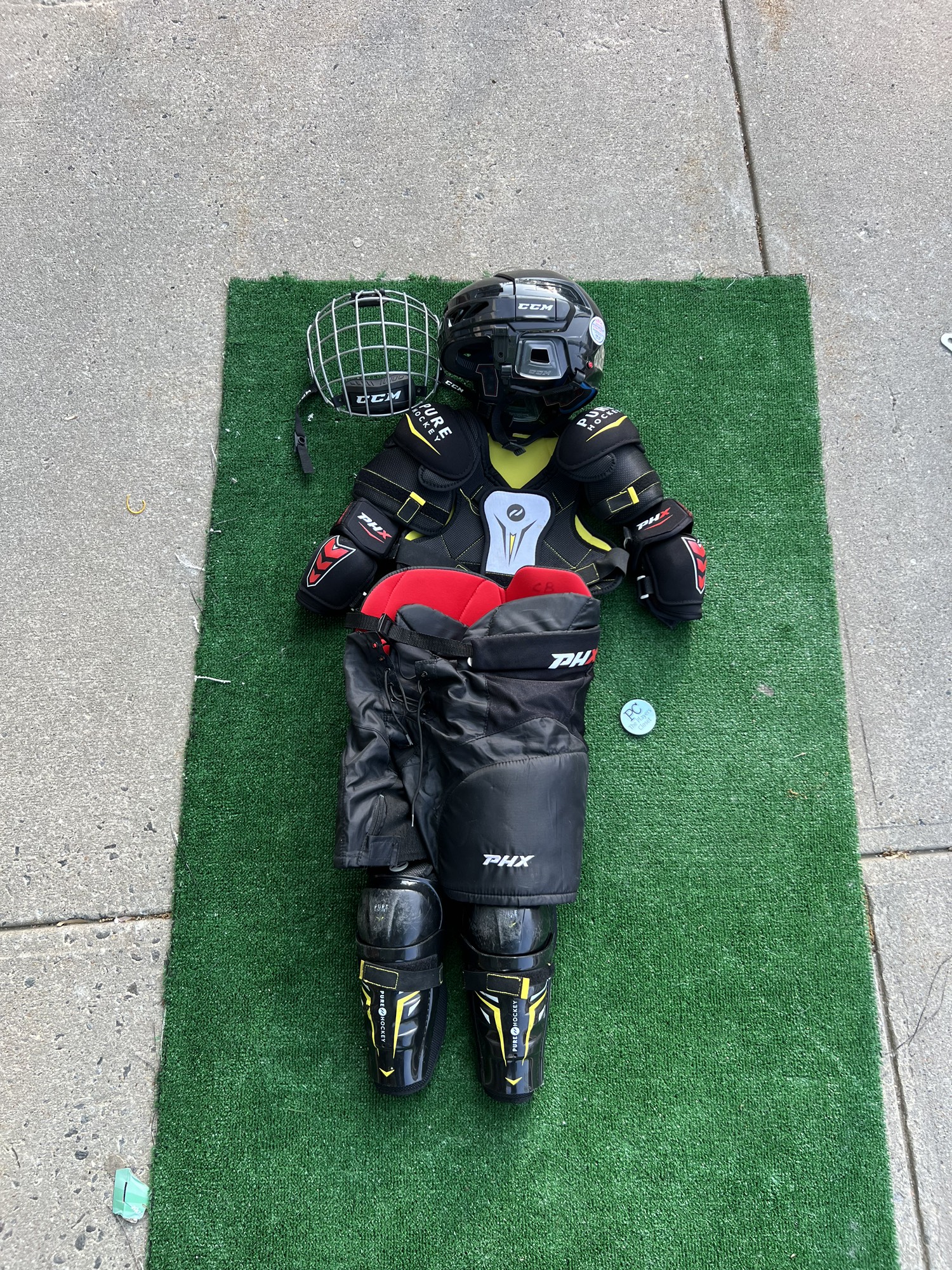 Used Mix Hockey Starter Kit Youth Small SidelineSwap