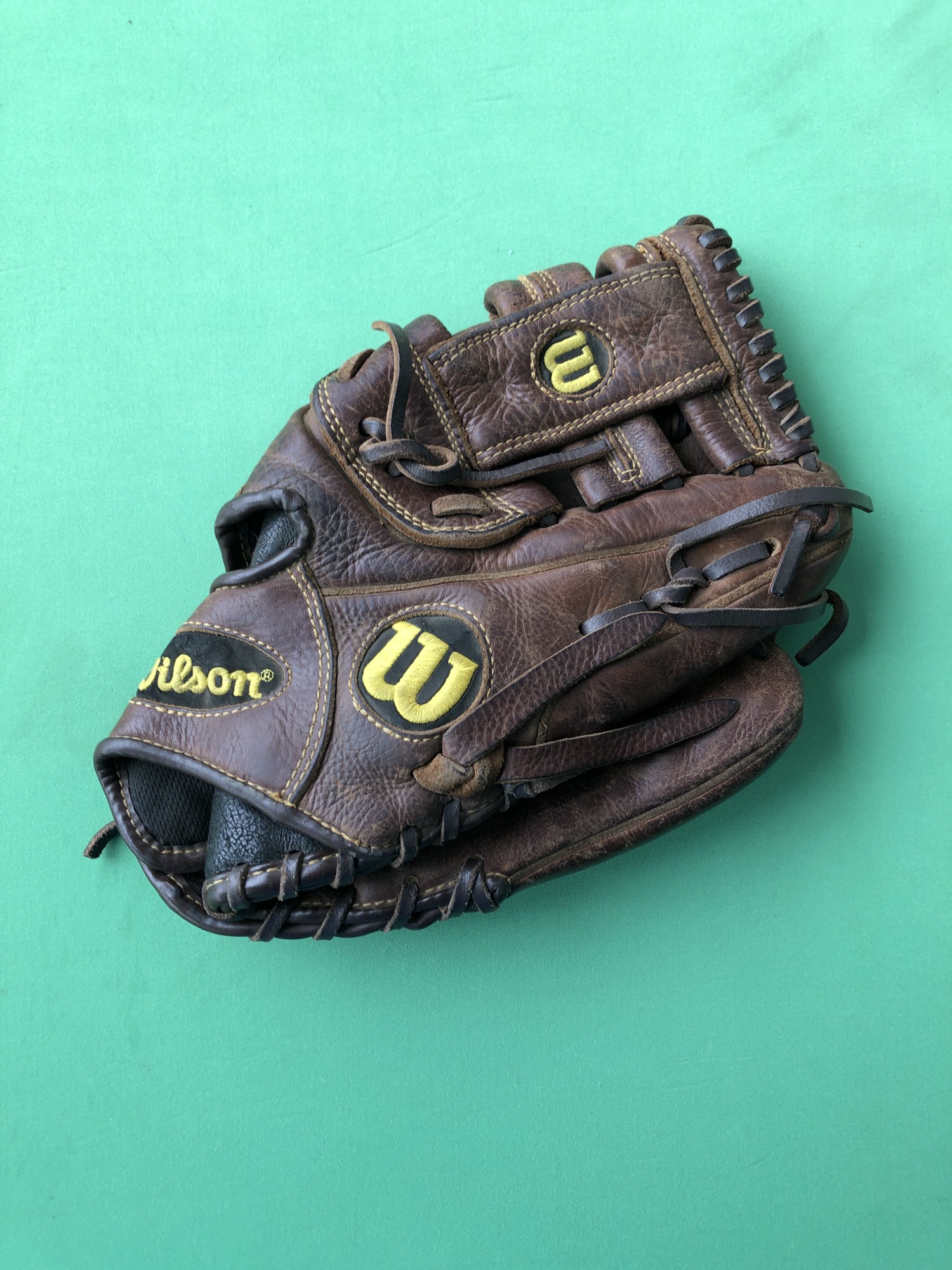 Used Wilson A800 RightHand Throw Outfield Baseball Glove (11.75