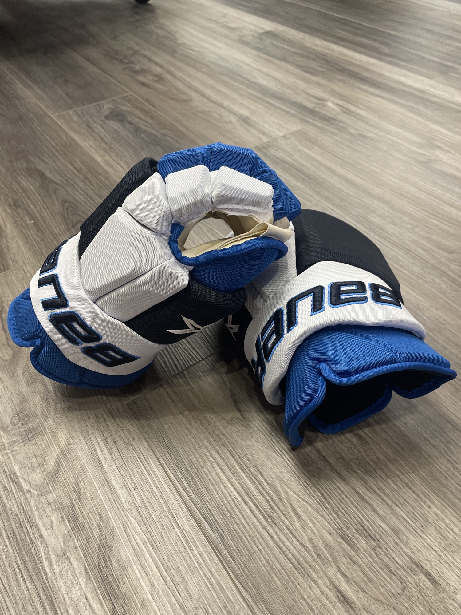 15" Winnipeg Jets Reverse Retro Bauer Pro Stock Gloves SidelineSwap