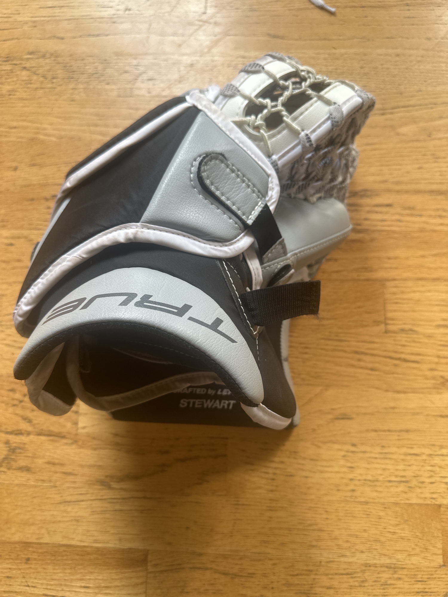 True 32"+ 1 Regular Pro Stock L87 Goalie Full Set 590 Glove Regular