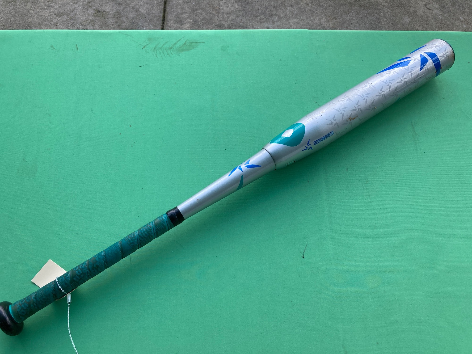 Used 2019 DeMarini Vendetta Composite Bat 12 18OZ 30" SidelineSwap