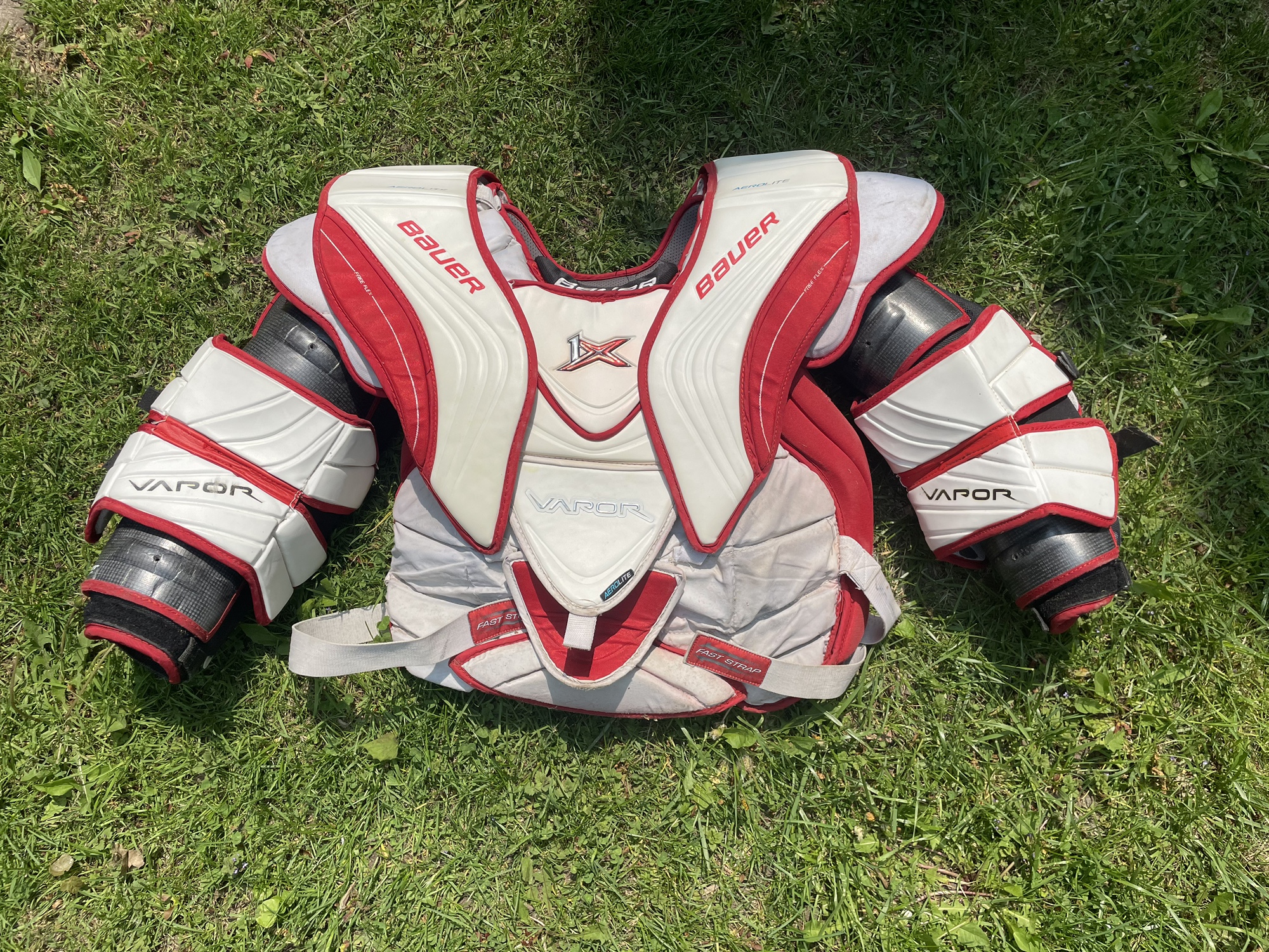 Used Large Bauer Vapor 1X Goalie Chest Protector SidelineSwap