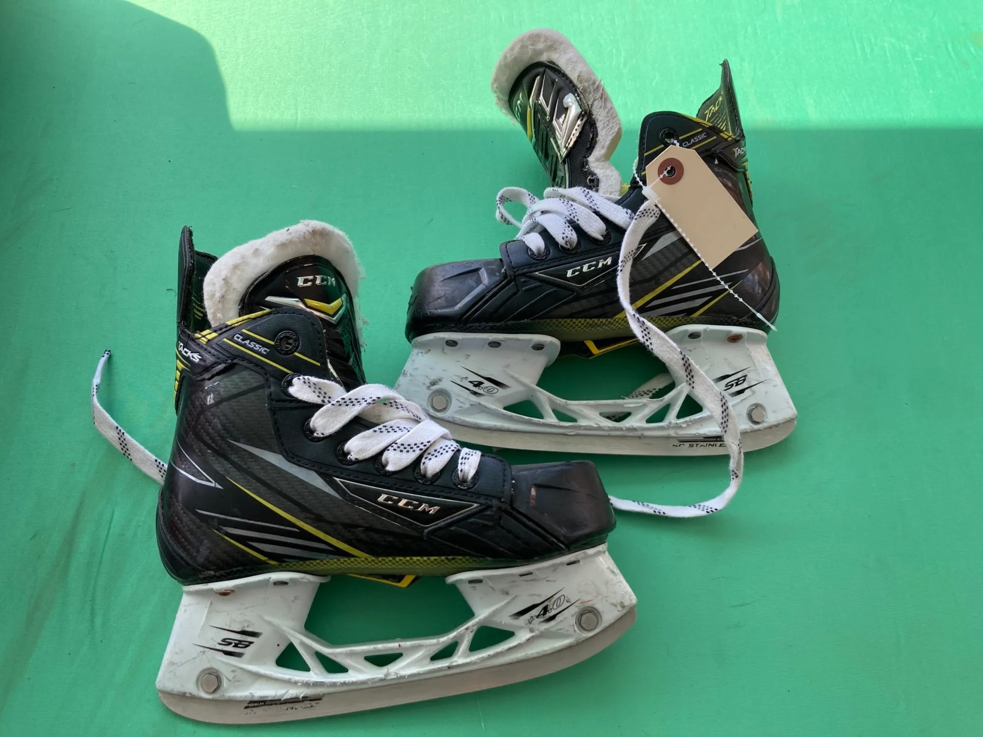 Junior Used CCM Tacks Classic Pro Hockey Skates D&R (Regular) 1.0