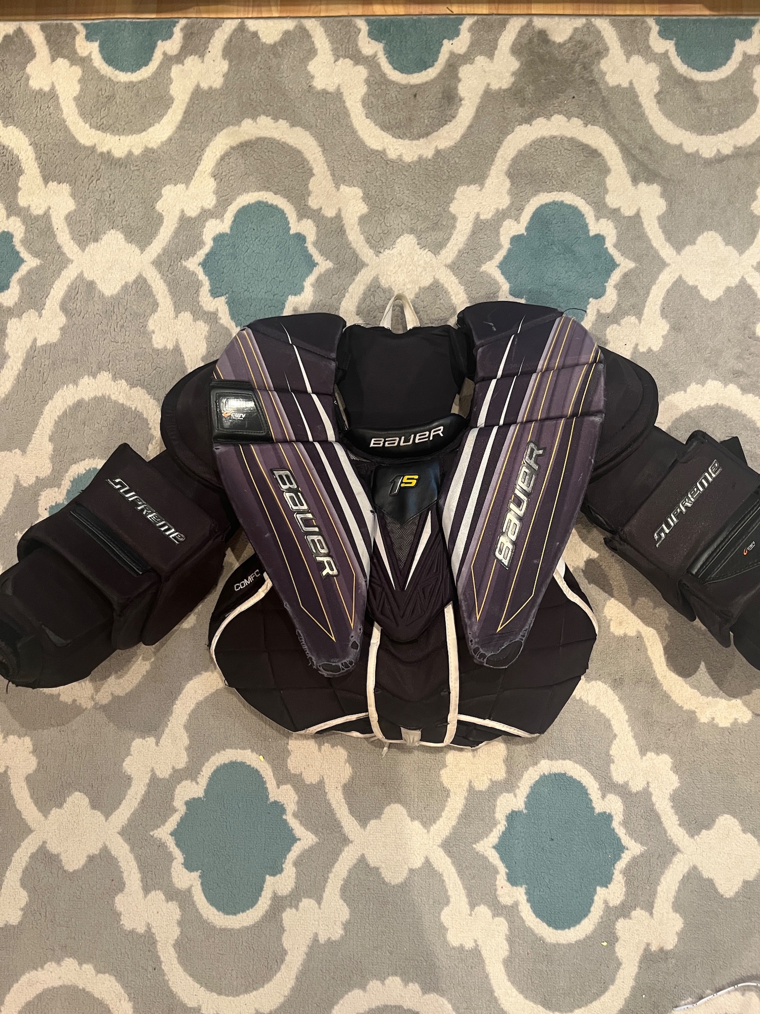 Small Bauer Supreme 1S Goalie Chest Protector SidelineSwap