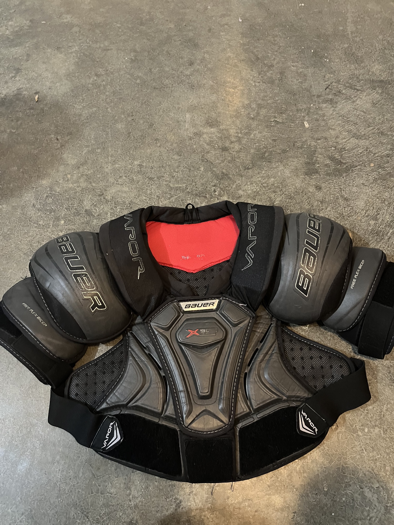 Used Large Bauer Vapor x900 Lite Shoulder Pads SidelineSwap