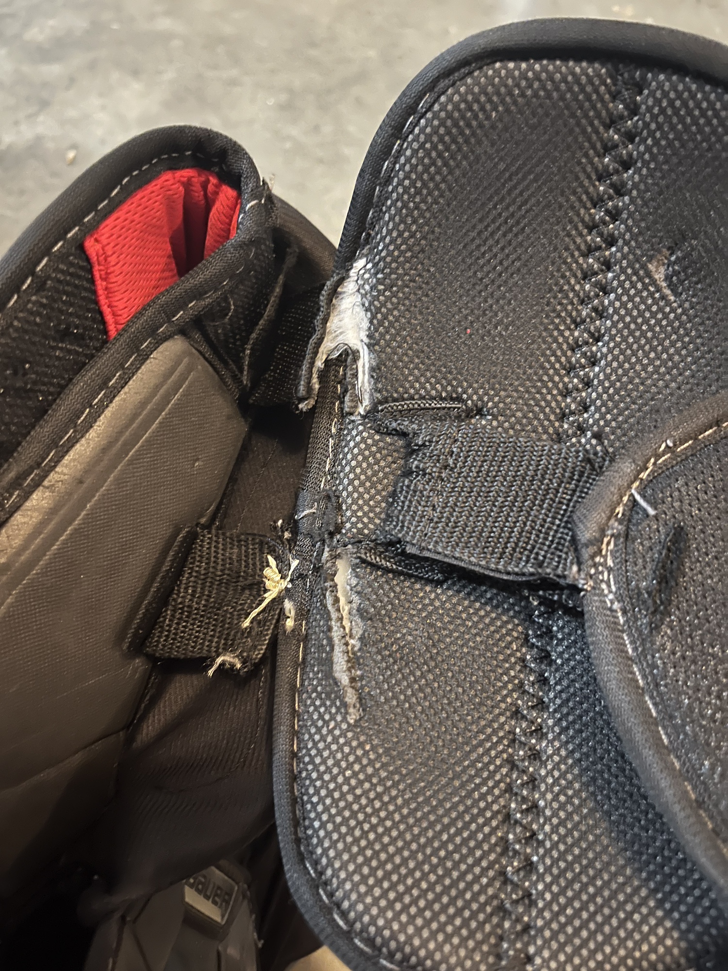 Used Large Bauer Vapor x900 Lite Shoulder Pads SidelineSwap