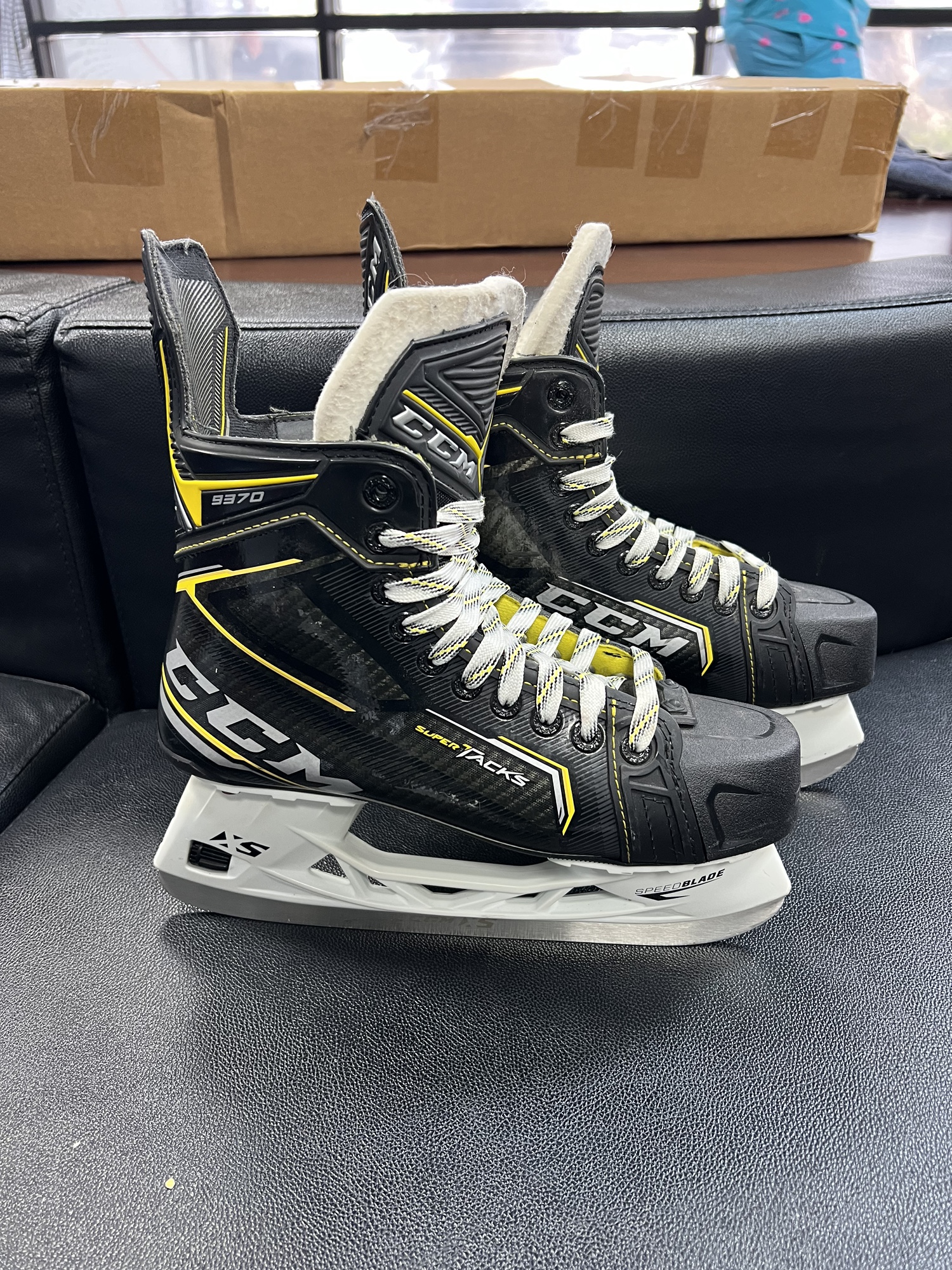 OA2 Senior Used CCM Super Tacks 9370 Hockey Skates Regular Width Size 6