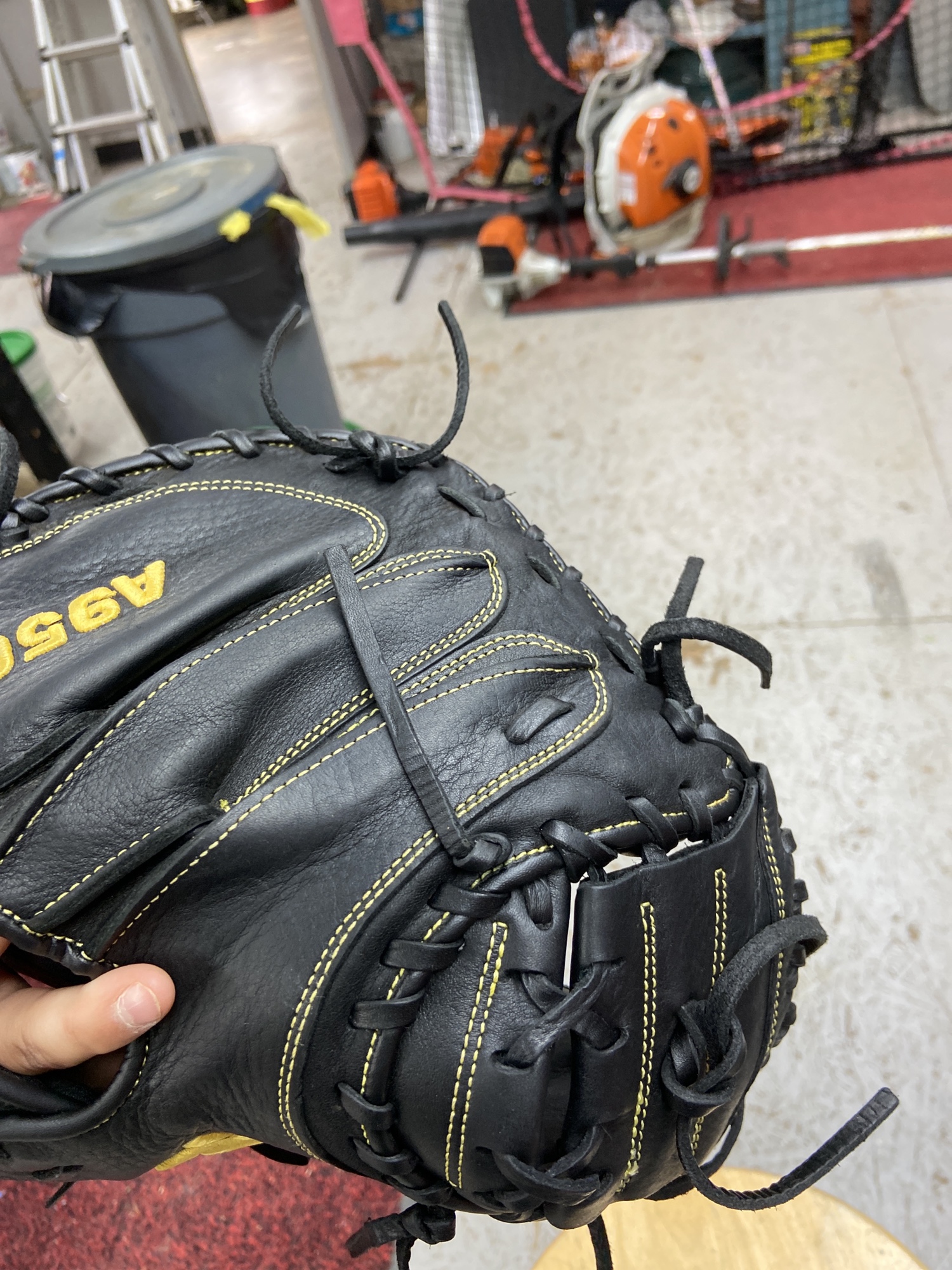 Wilson A950 catchers mitt SidelineSwap