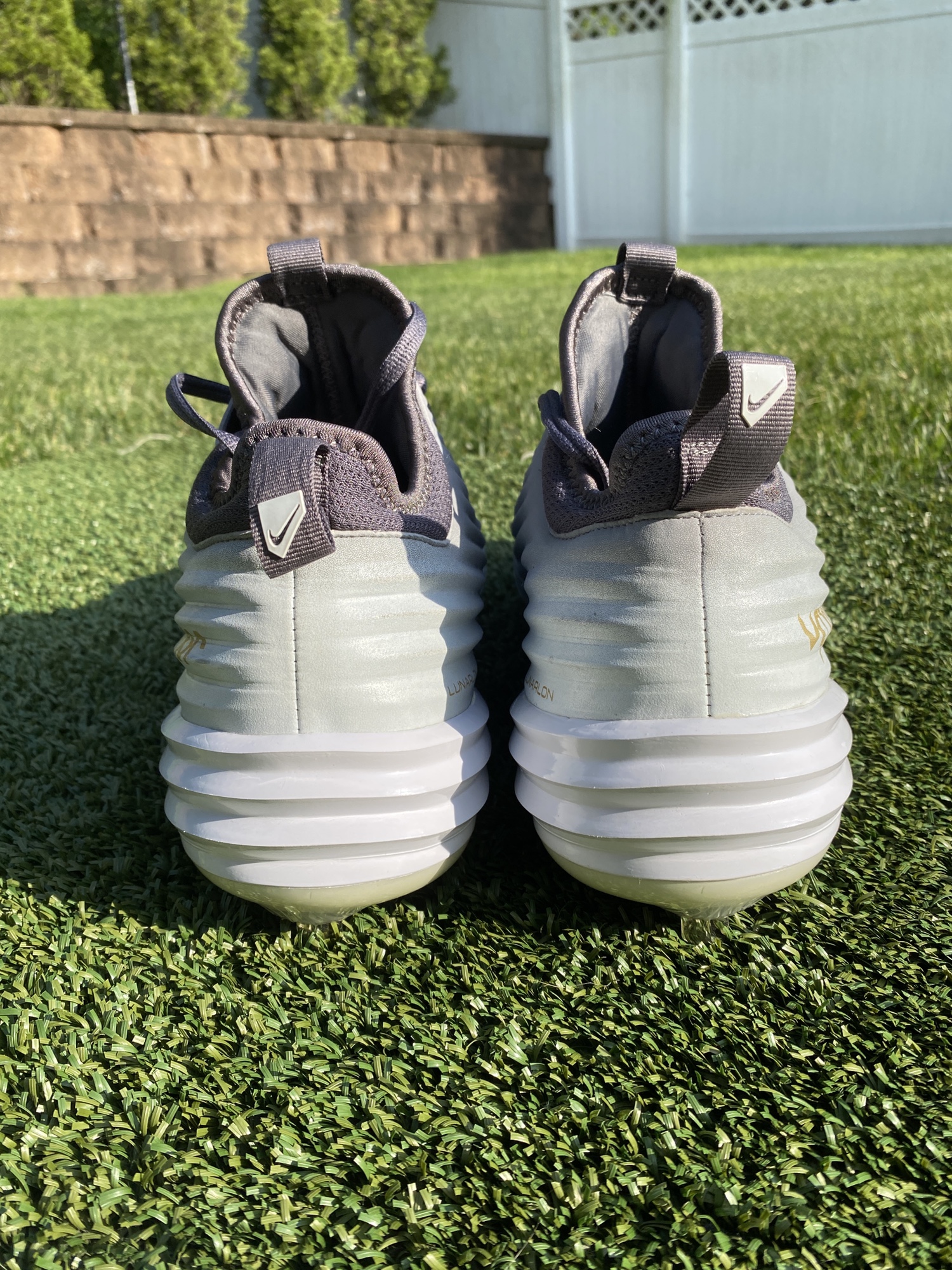 lunar vapor cleats