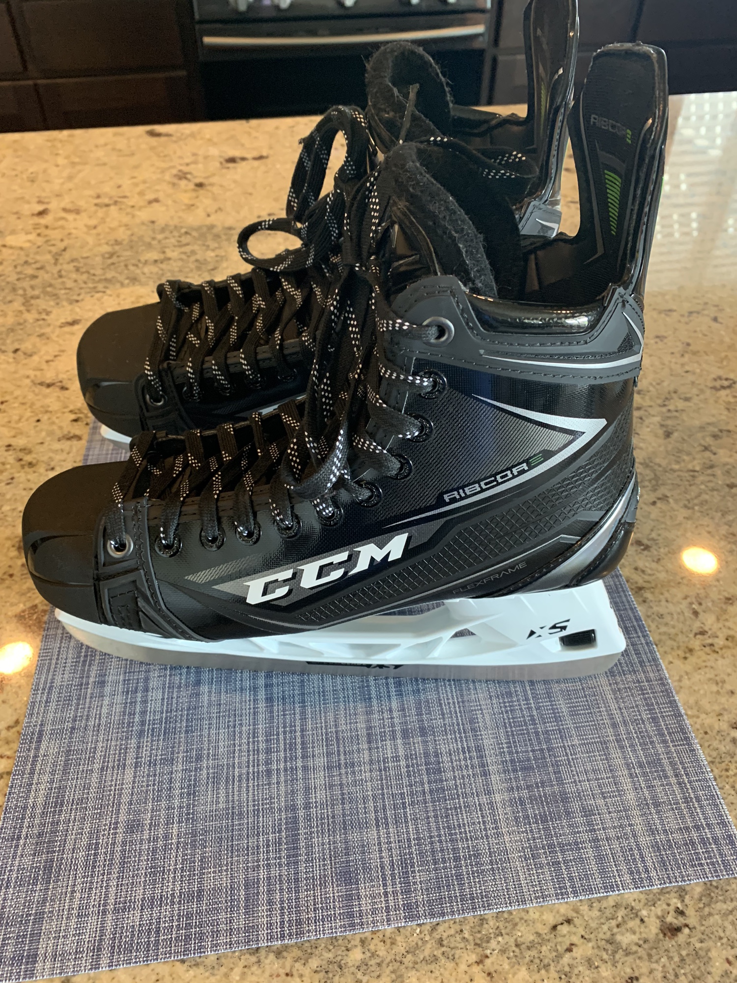 CCM Ribcore 80K Senior Size 9 EE Extra Wide SidelineSwap