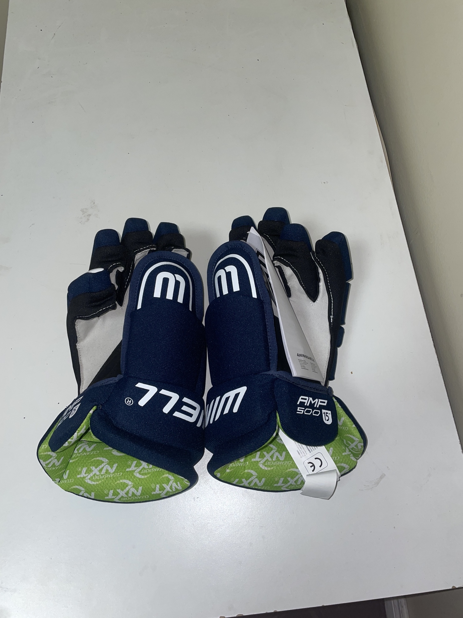 Winnwell AMP500 15" Gloves (new) SidelineSwap