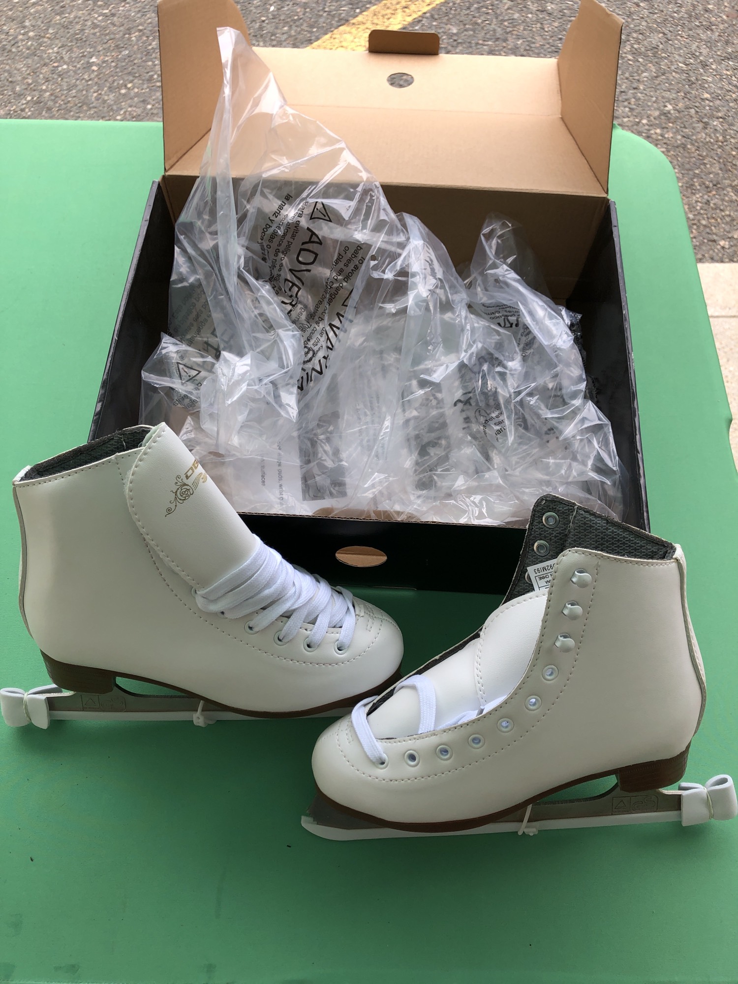 New DBX Motion Figure Skates Size 3.0 SidelineSwap