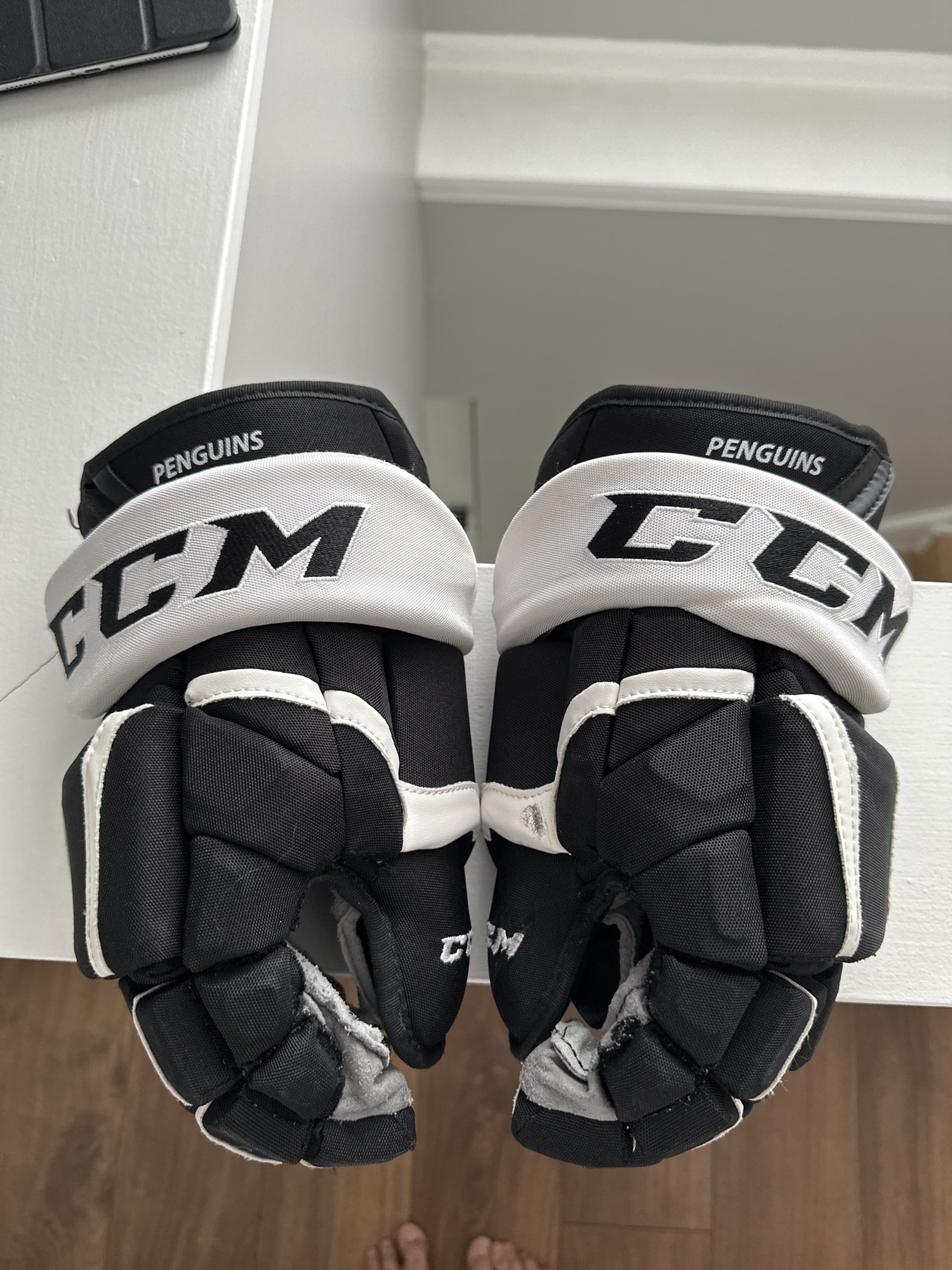 WBS Penguins Pittsburgh CCM Gloves Pro Stock HG12 Shot Blockers