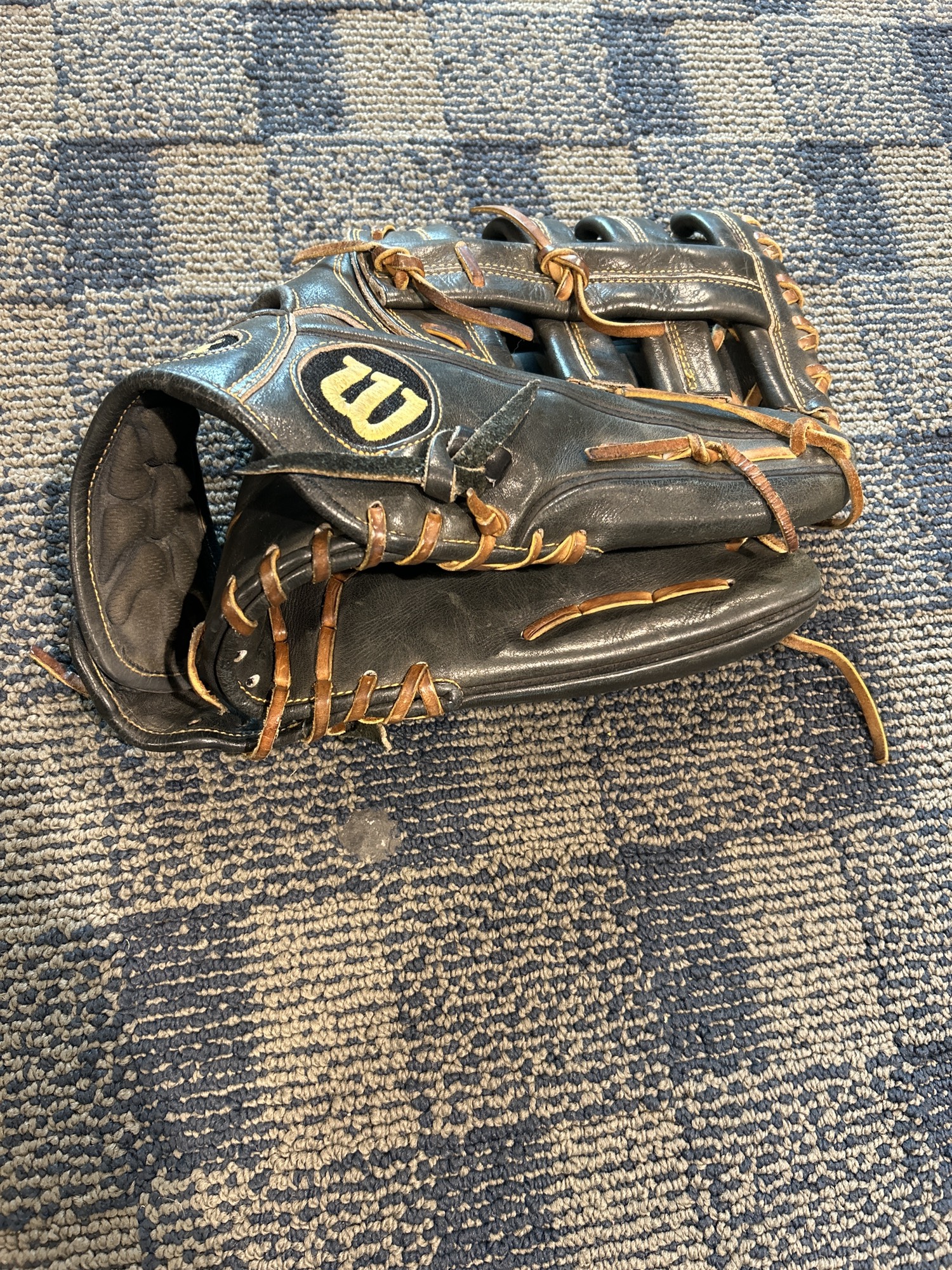 Used Wilson A2000 Right Hand Throw Outfield Baseball Glove 12.75