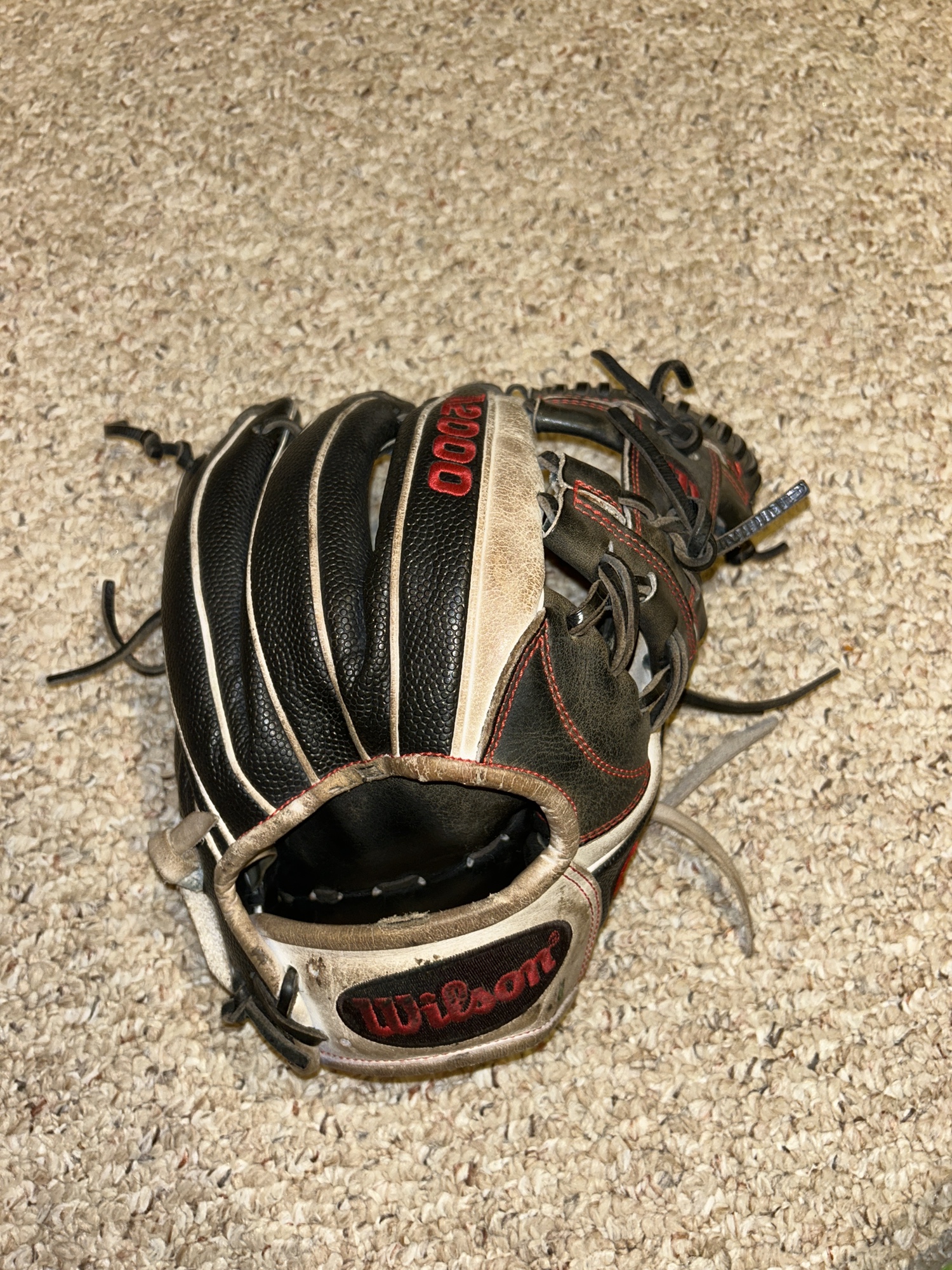 Used Infield 11.75" A2000 1787 Baseball Glove SidelineSwap