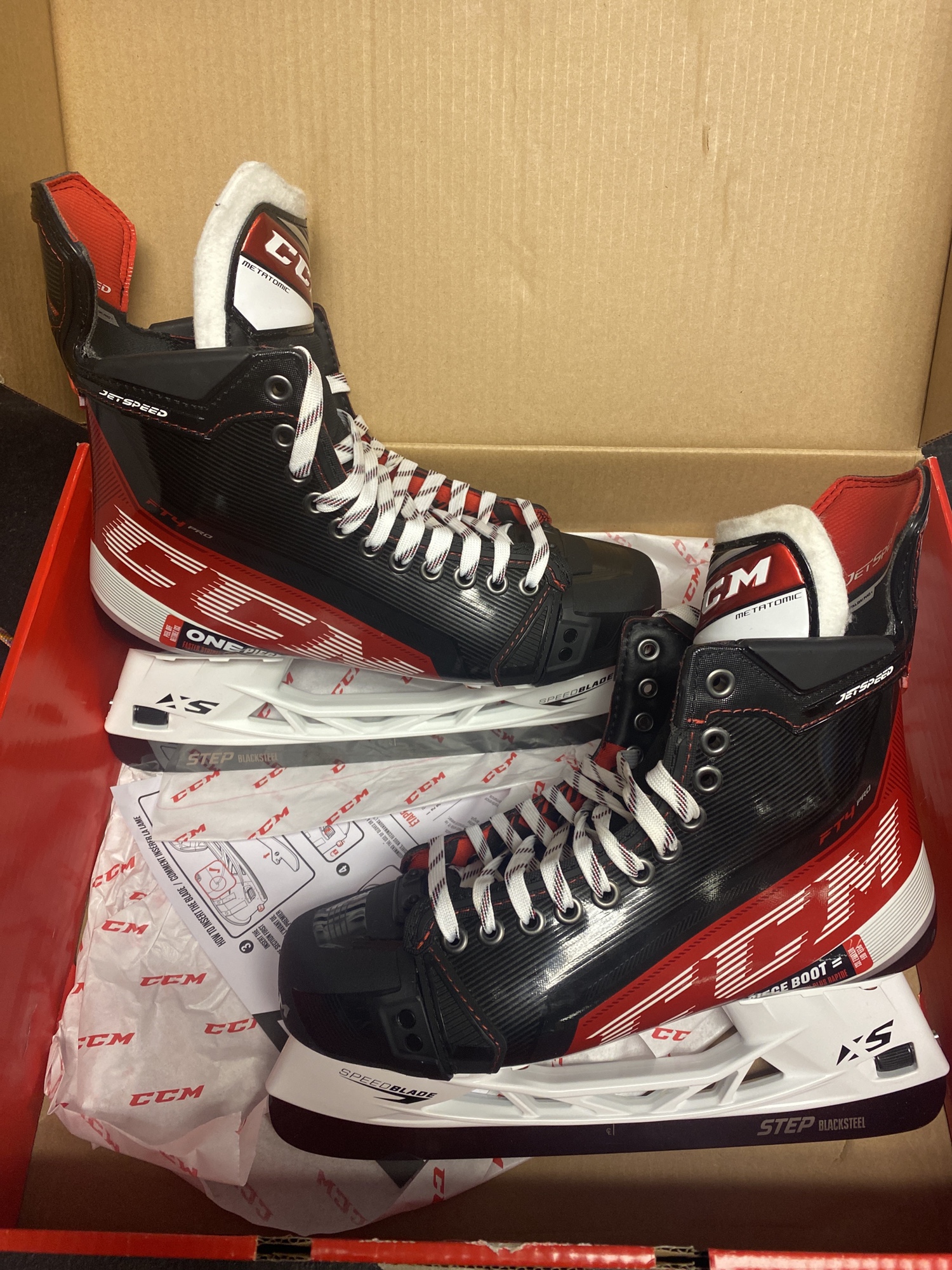 New CCM Regular Width Size 10 JetSpeed FT4 Pro Hockey Skates | SidelineSwap