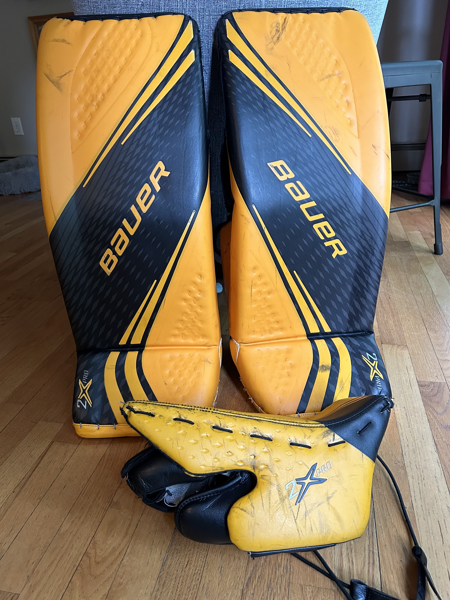 32 Regular Pro Stock Vapor 2X Pro Goalie Pads and Blocker SidelineSwap