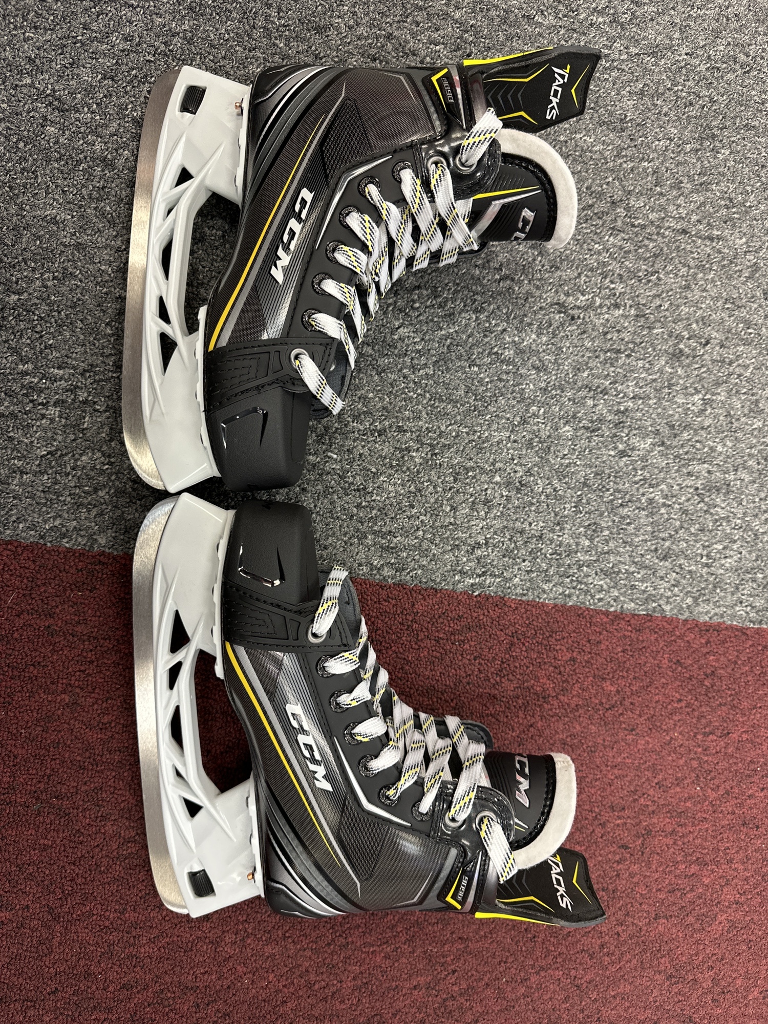 New CCM Extra Wide Width Size 5.5 Tacks 9090 Hockey Skates SidelineSwap