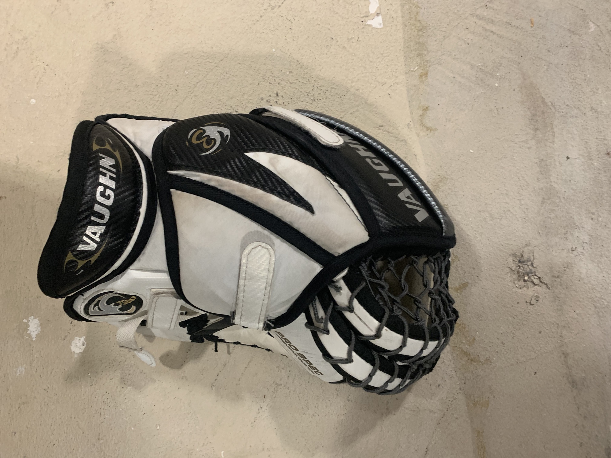 vaughn-v3-7500-glove-and-blocker-set-sidelineswap