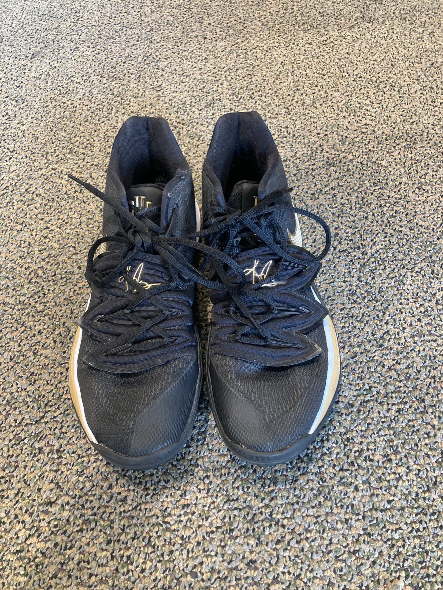 Used Men's 9.5 (W 10.5) Nike Kyrie Irving Basketball Shoes SidelineSwap