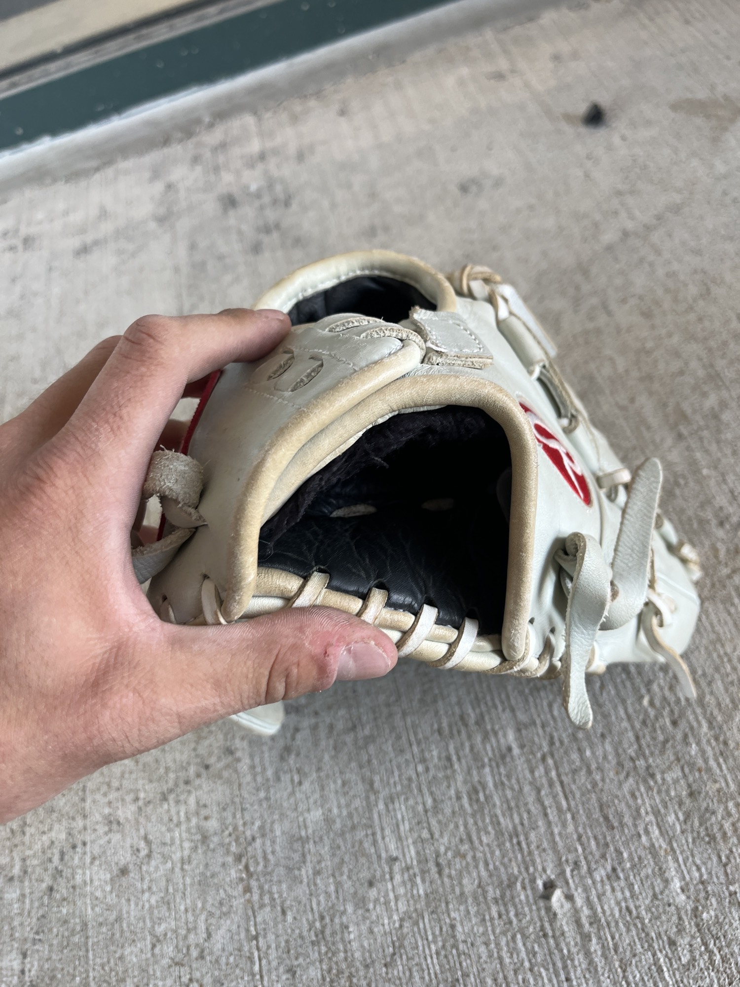 Used Rawlings Gg elite Right Hand Throw Infield Softball Glove 12.5