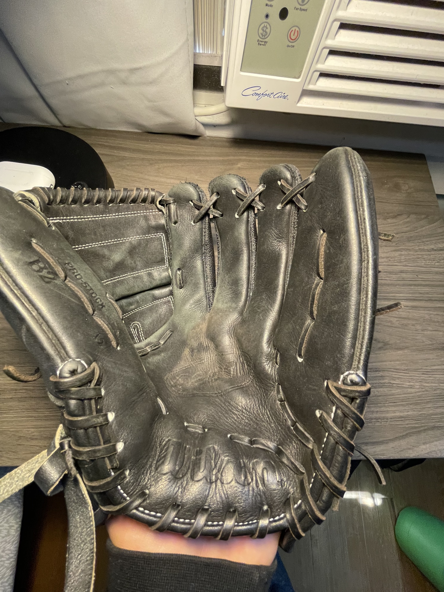 Pitcher's 12" A2000 Baseball Glove SidelineSwap