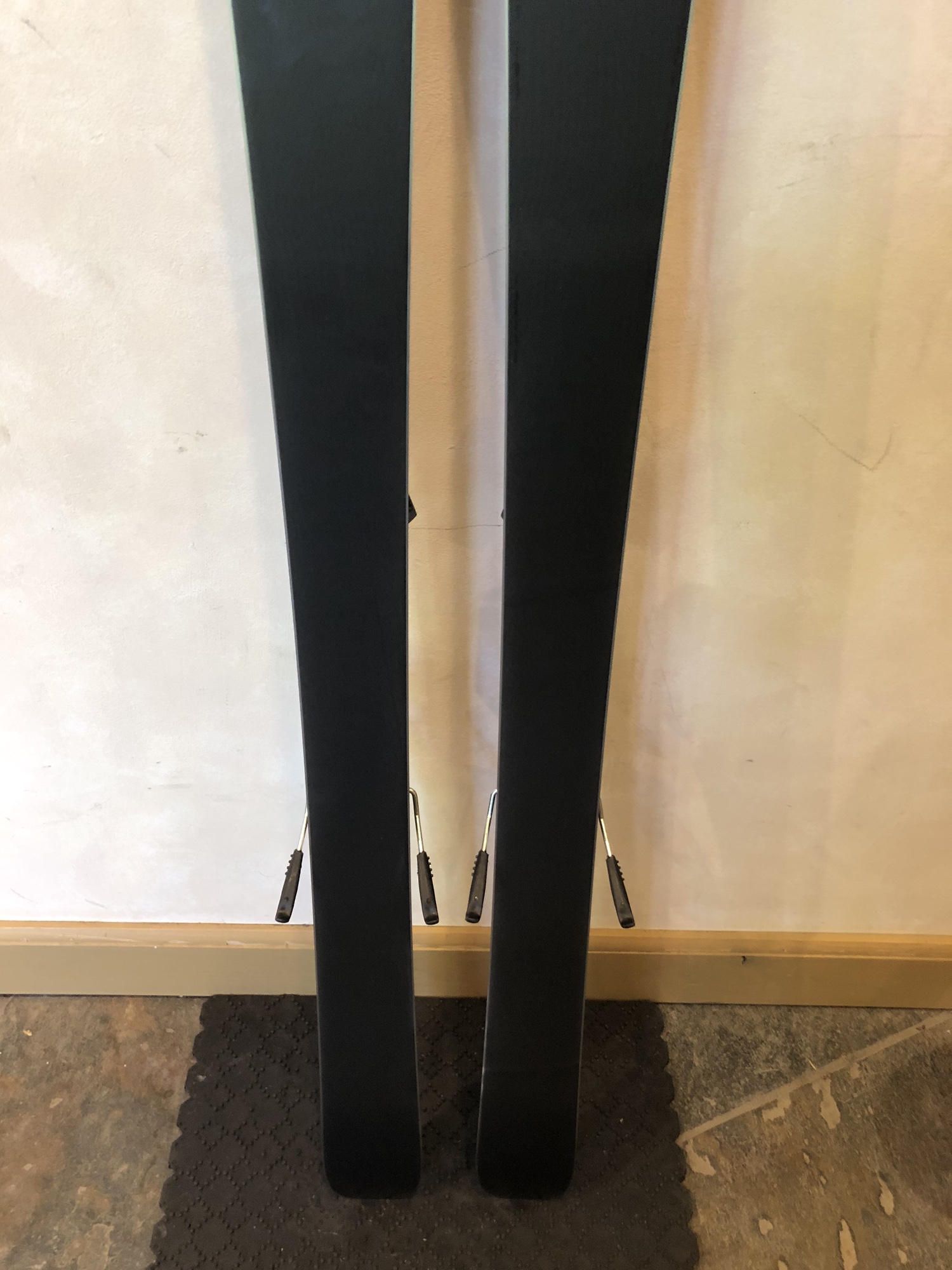 2023 Volkl Yumi Skis With Bindings 161cm SidelineSwap