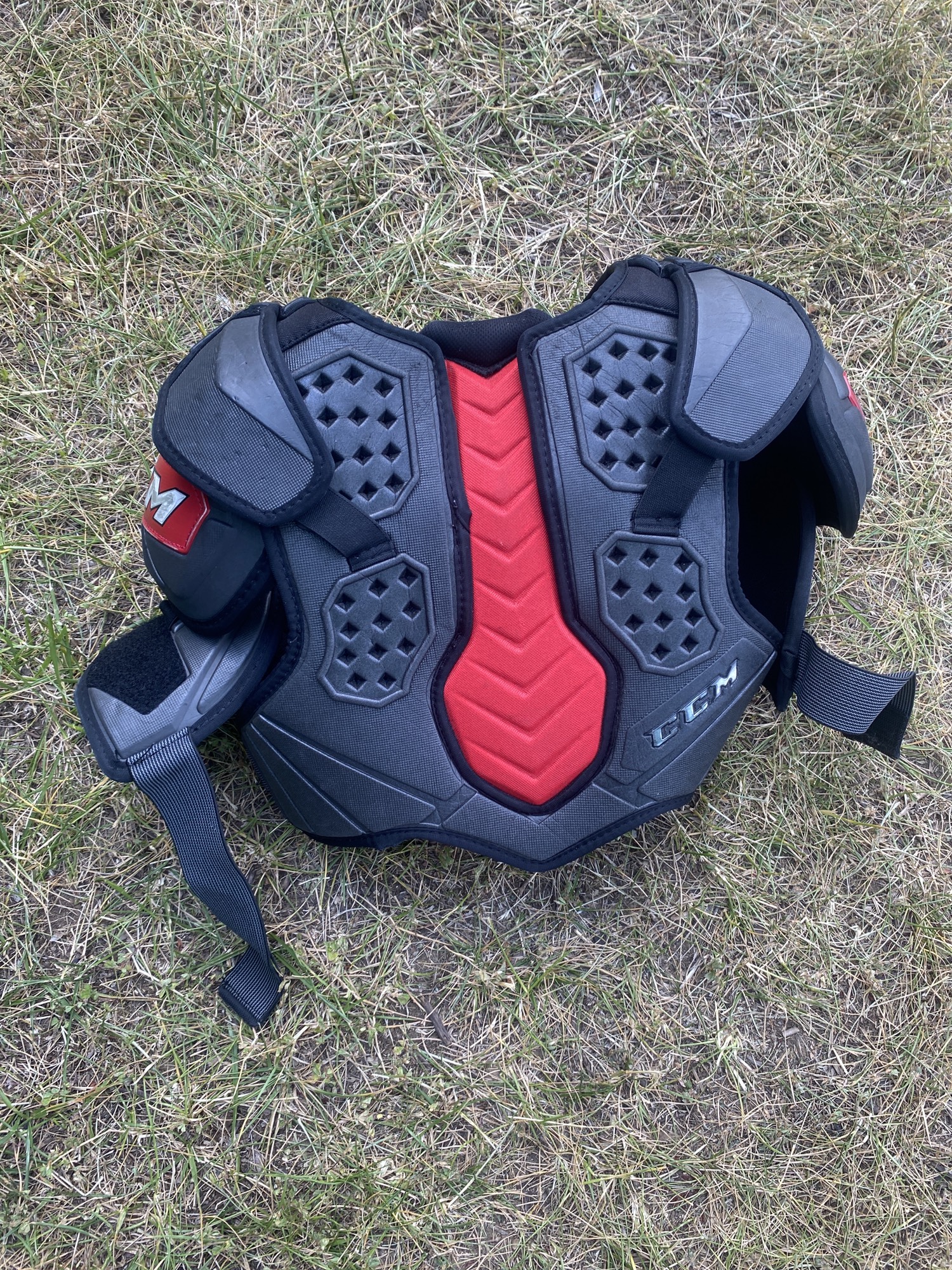 Junior Used Large CCM QuickLite Shoulder Pads SidelineSwap