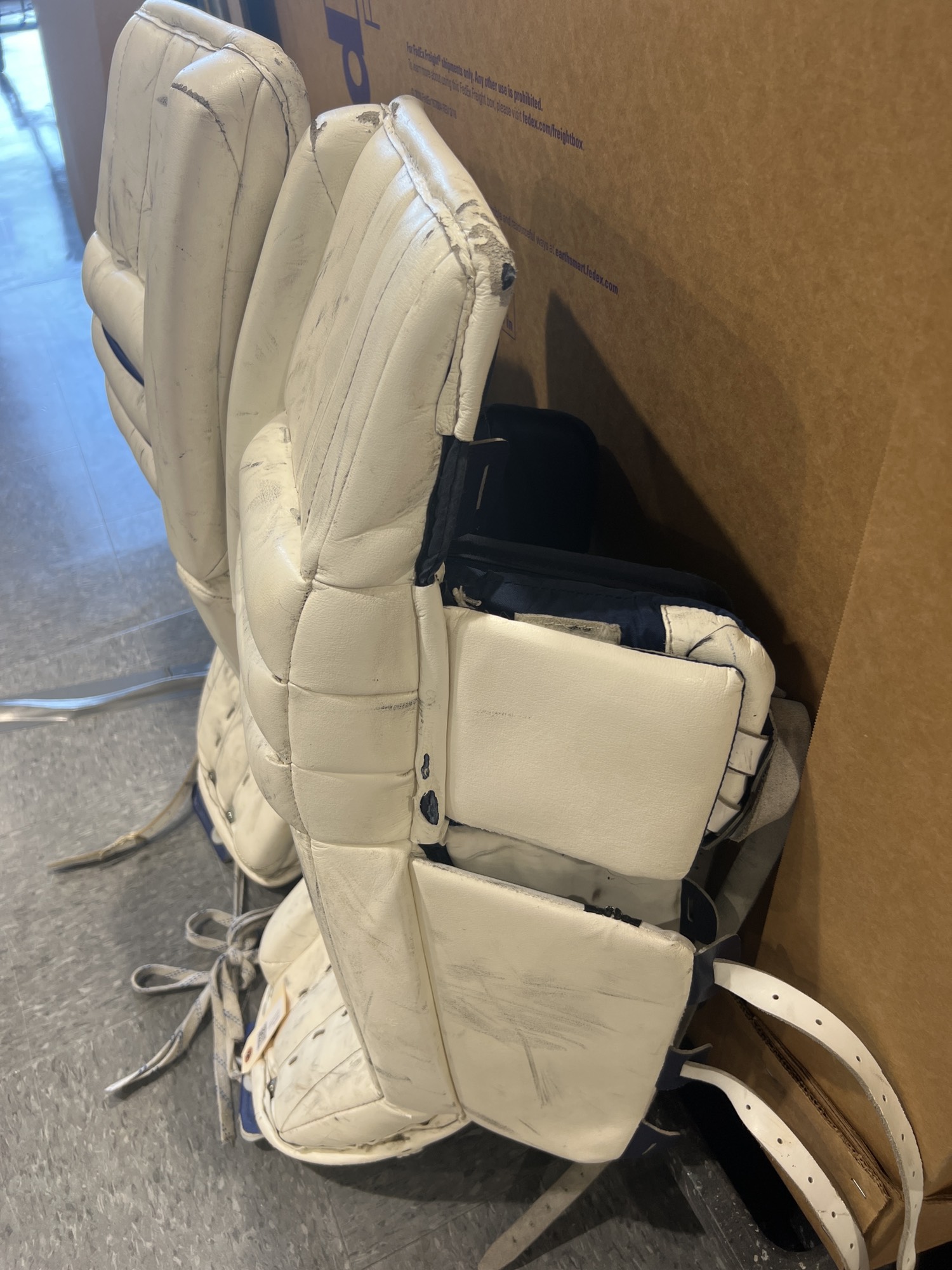 Simmons 538 Hybrid Goalie Leg Pads SidelineSwap