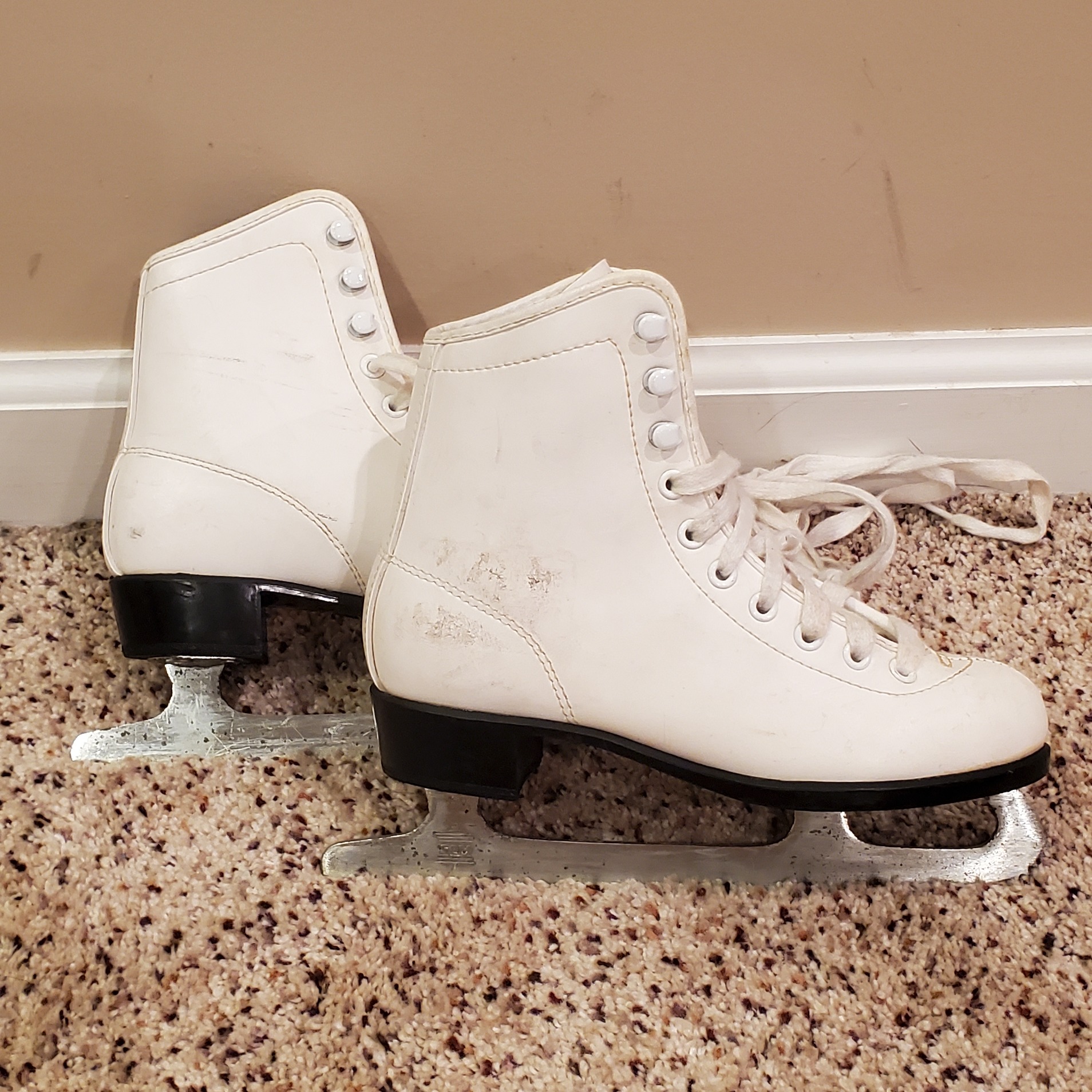 Used CCM Figure Skates Size 1 Youth SidelineSwap