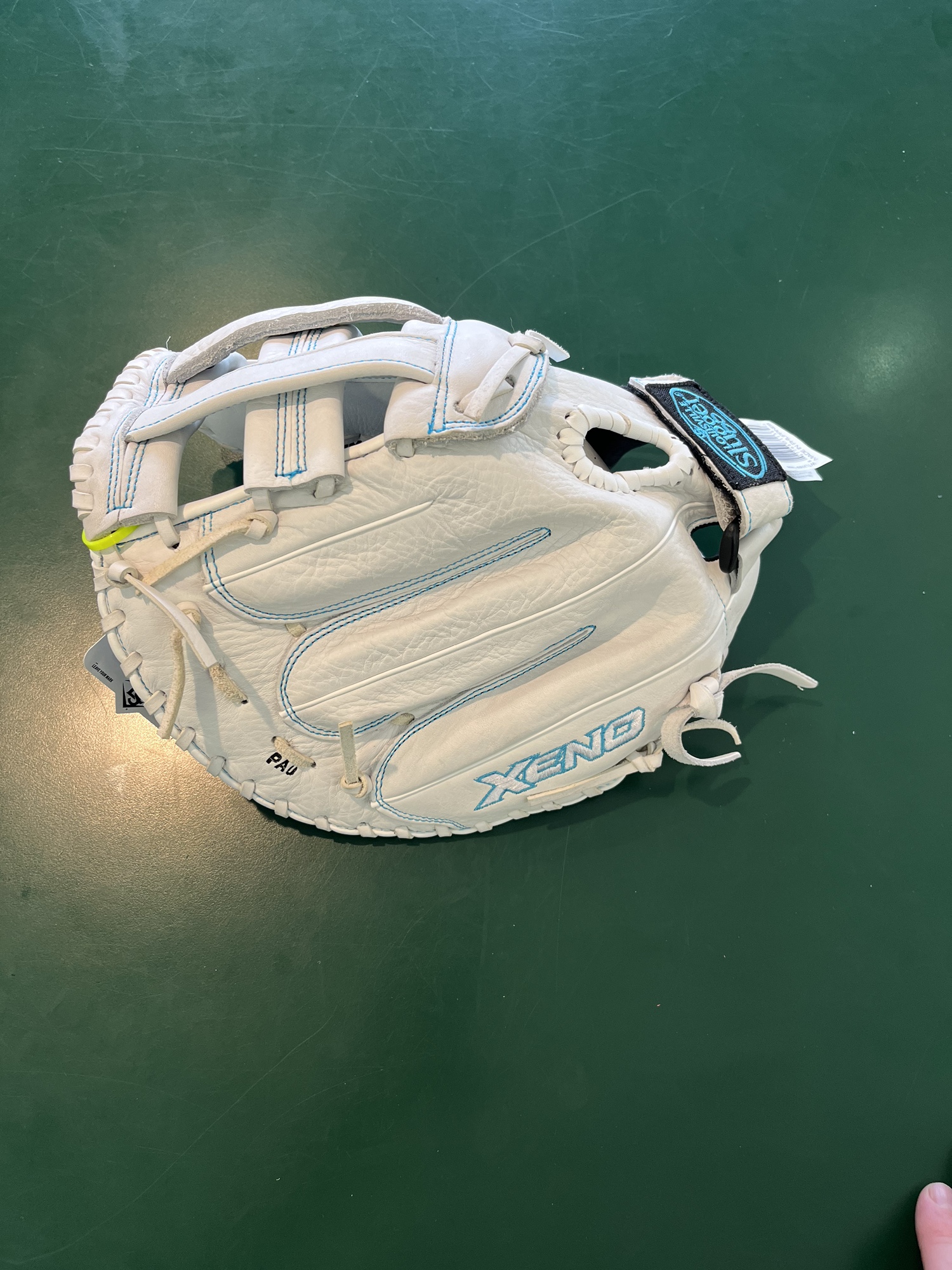 New Louisville Slugger Xeno Fastpitch Right Hand Throw 13” First Base