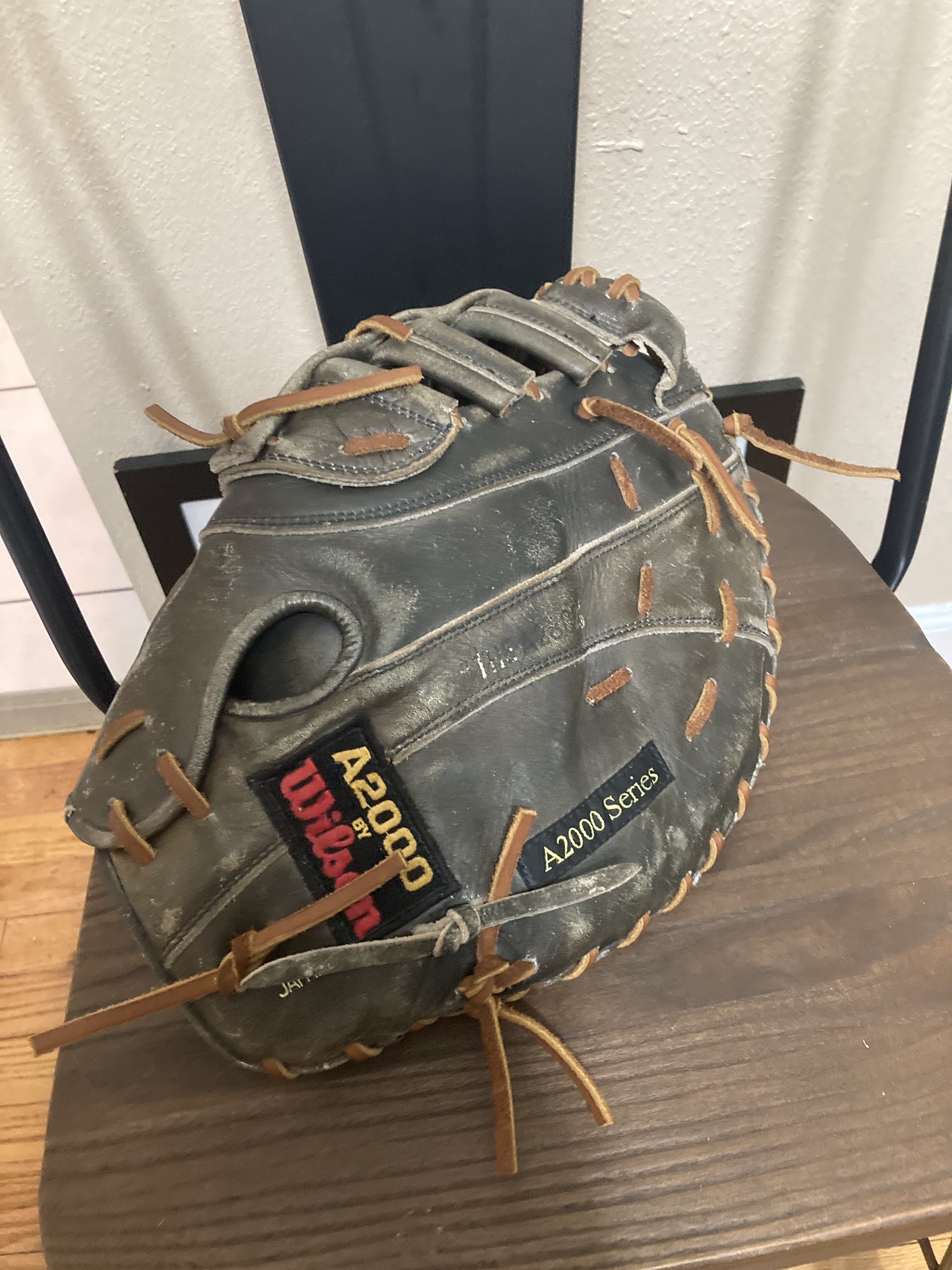 Relaxed/reconditioned Wilson “The A2000” 1st base mitt13’ LHT