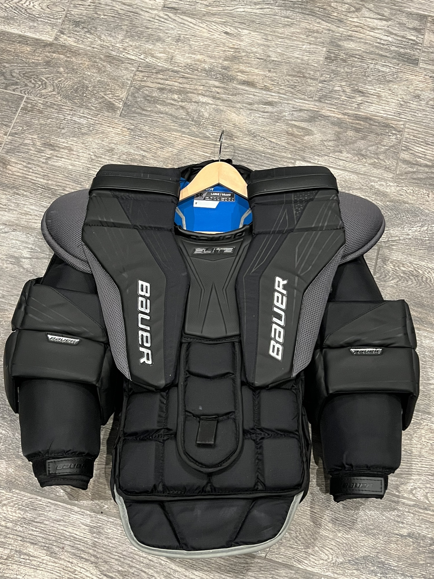 Used Medium Bauer Elite Goalie Chest Protector SidelineSwap