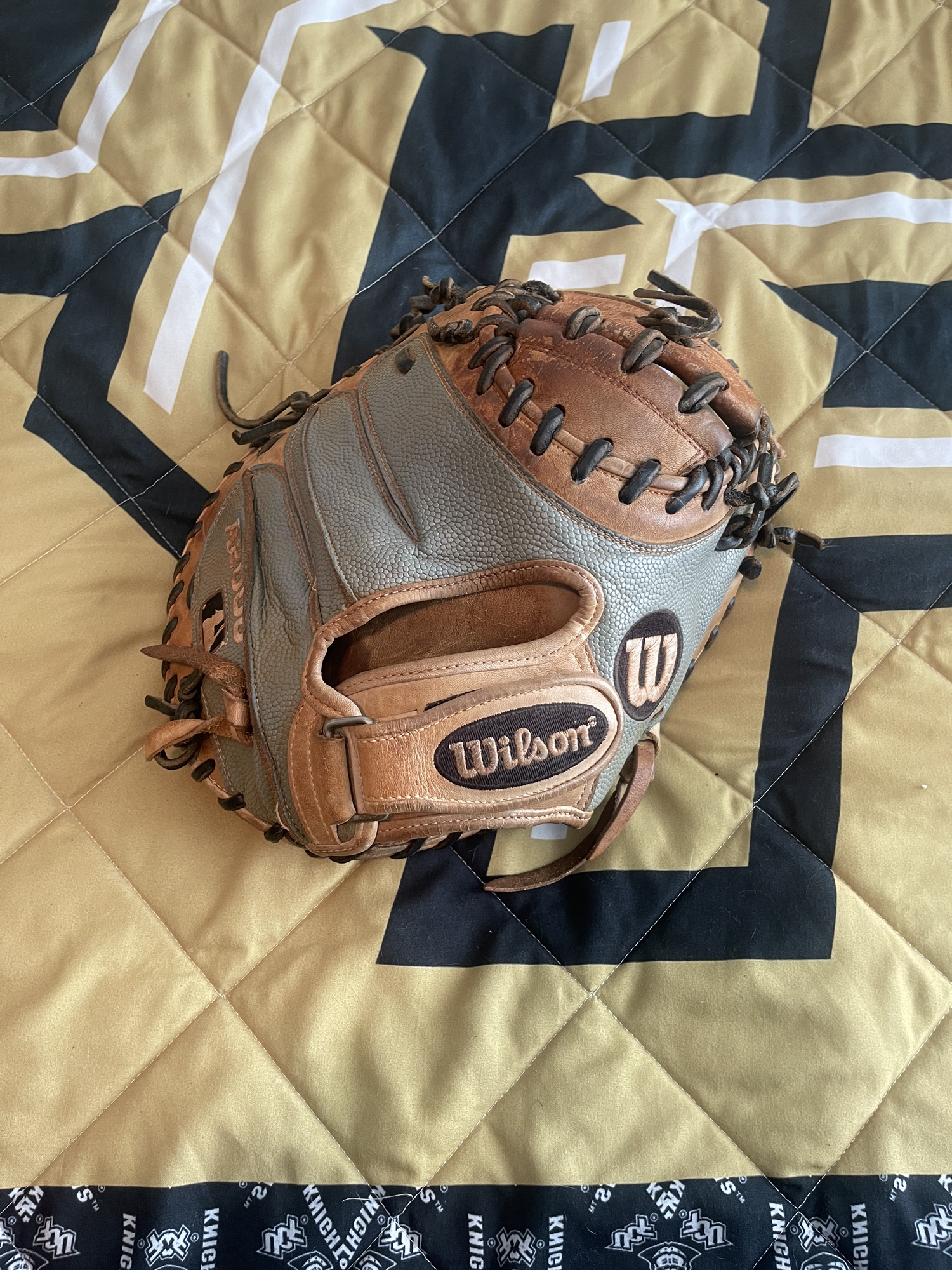 Wilson A2000 PF33 Catchers Mitt 33” Right Hand Throw SidelineSwap