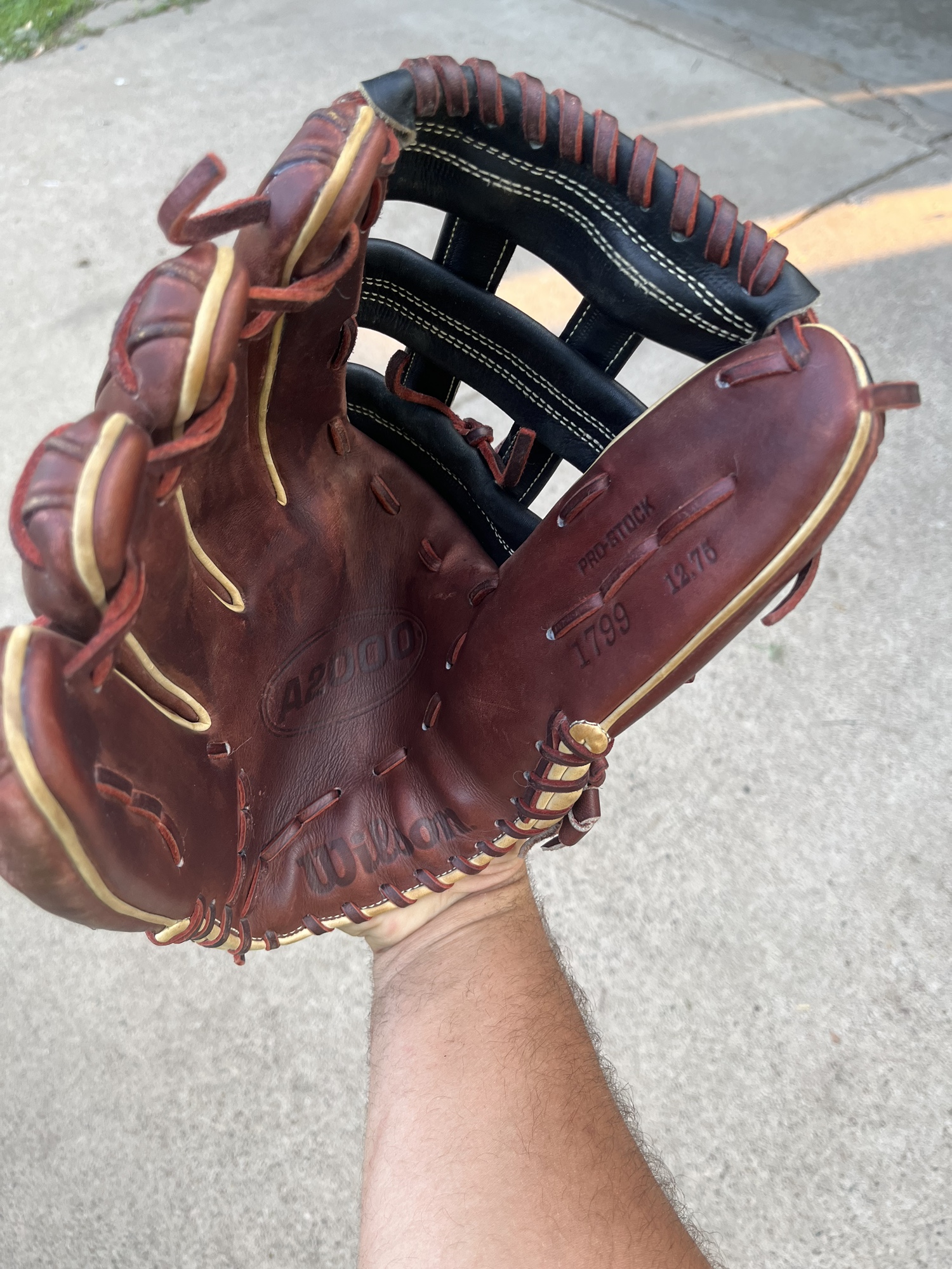 New Left Hand Throw 12.75" A2000 Baseball Glove SidelineSwap