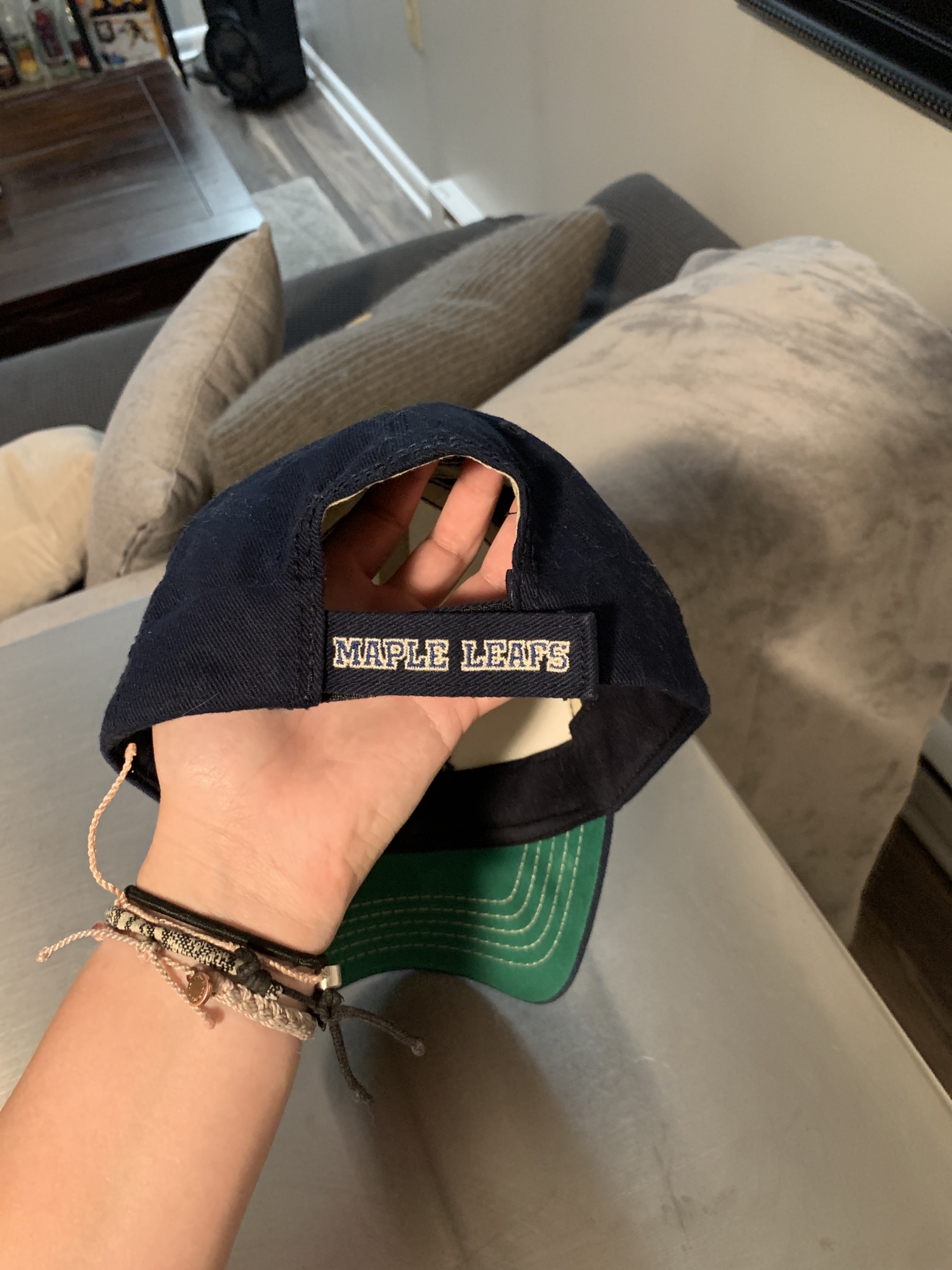 vintage-toronto-maple-leafs-baseball-hat-sidelineswap