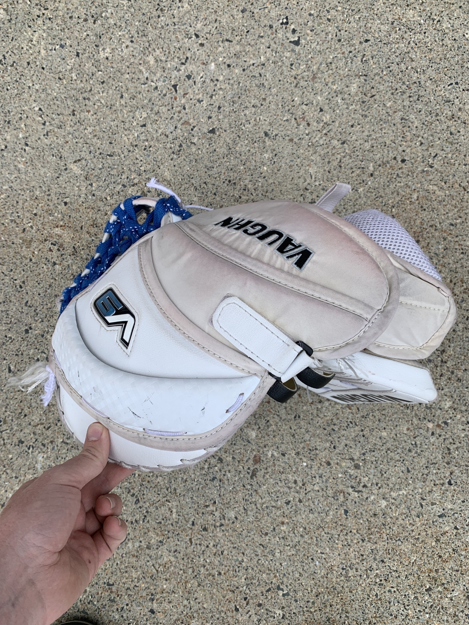 Used Senior Vaughn Velocity V9 Regular Hockey Goalie Glove SidelineSwap