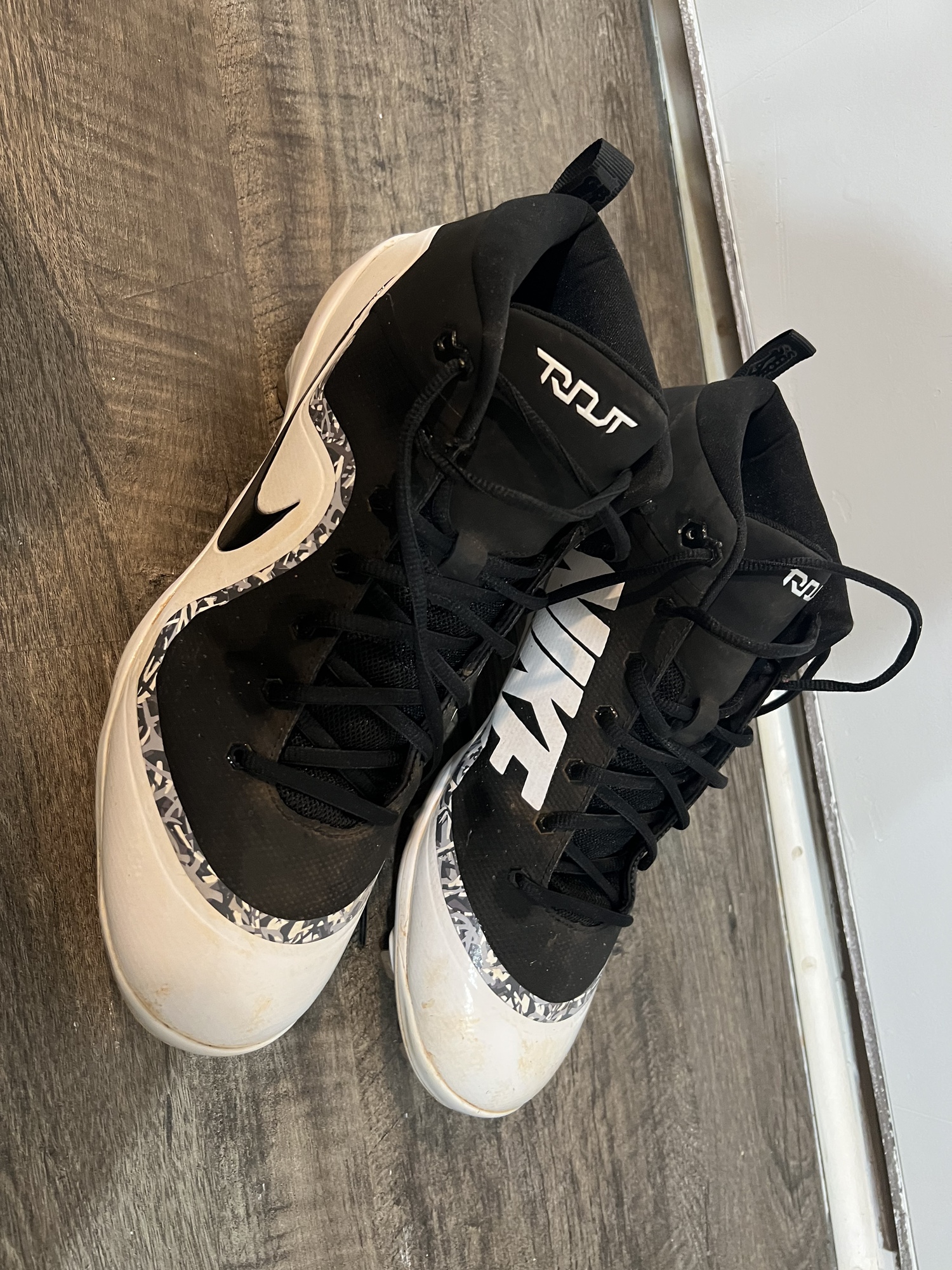 trouts baseball cleats