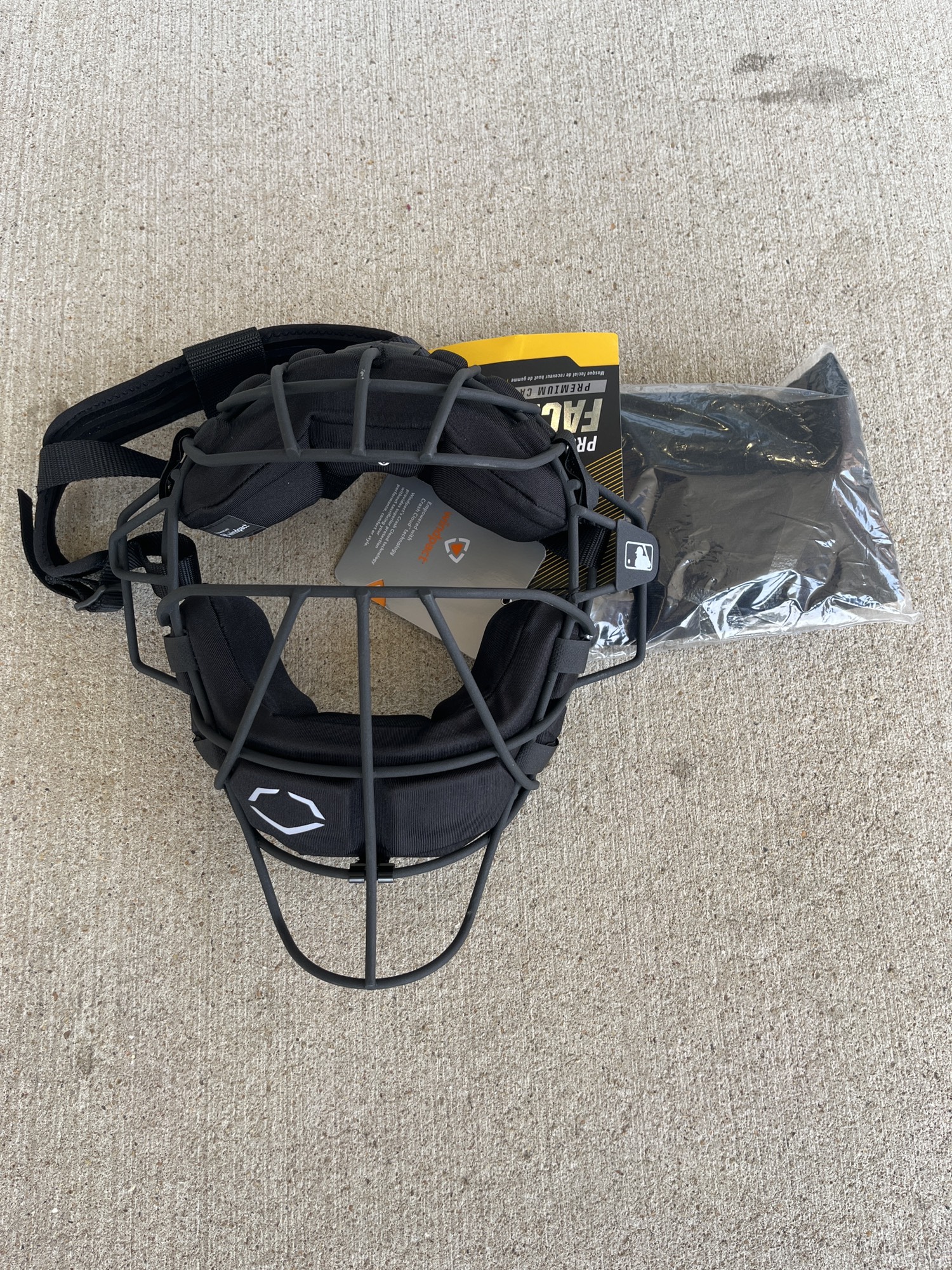 New EvoShield ProSrz Catcher's Mask SidelineSwap