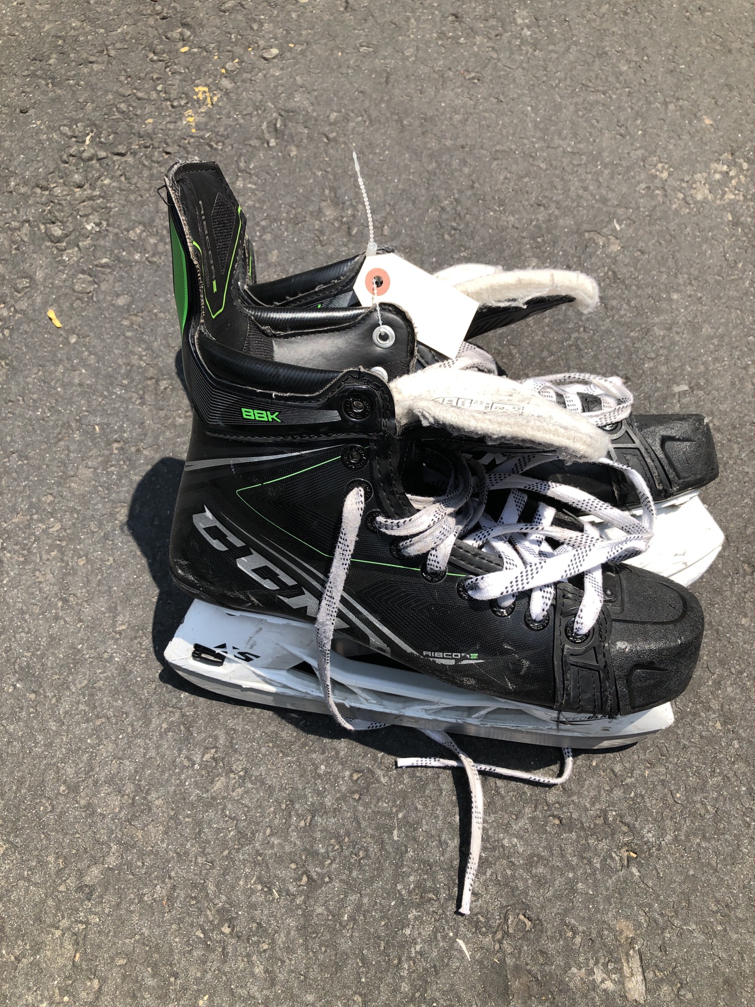 Used Senior CCM RibCor 88K Hockey Skates D&R (Regular) 7.5 SidelineSwap