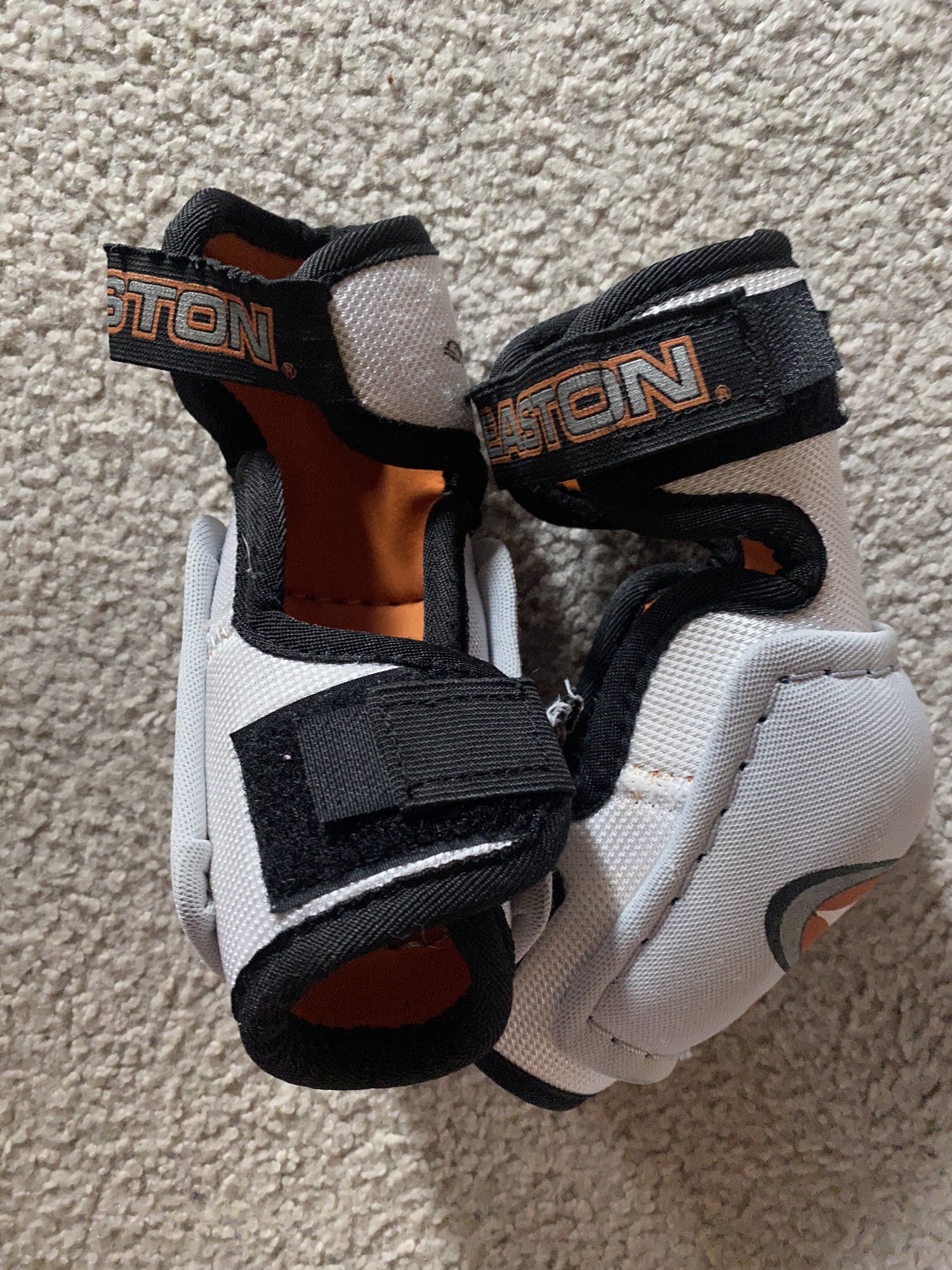 Used Youth Medium Easton Synergy 100 Elbow Pads SidelineSwap