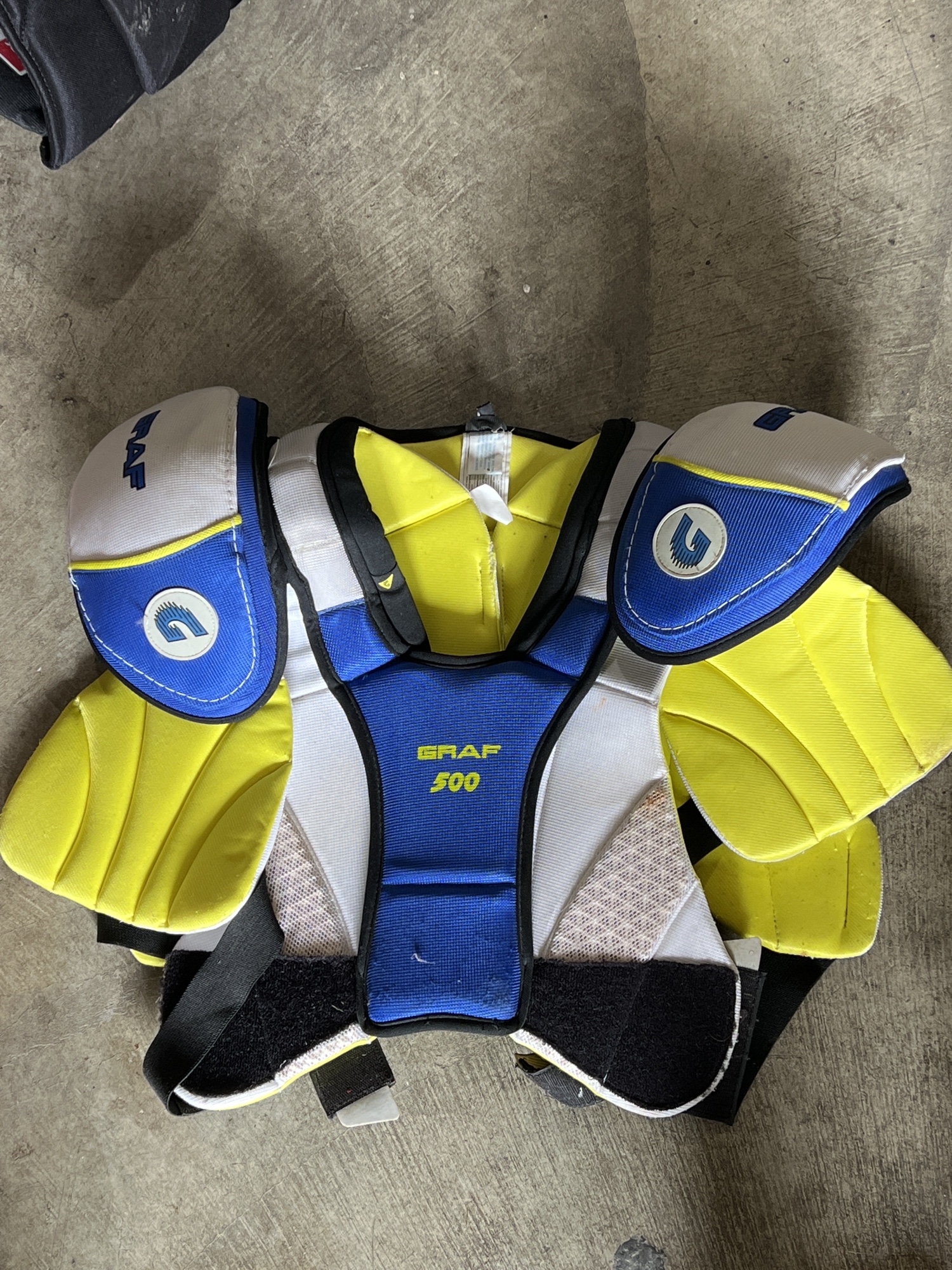 Used Senior XL Men’s Hockey Shoulder Pads Graf 500 SidelineSwap