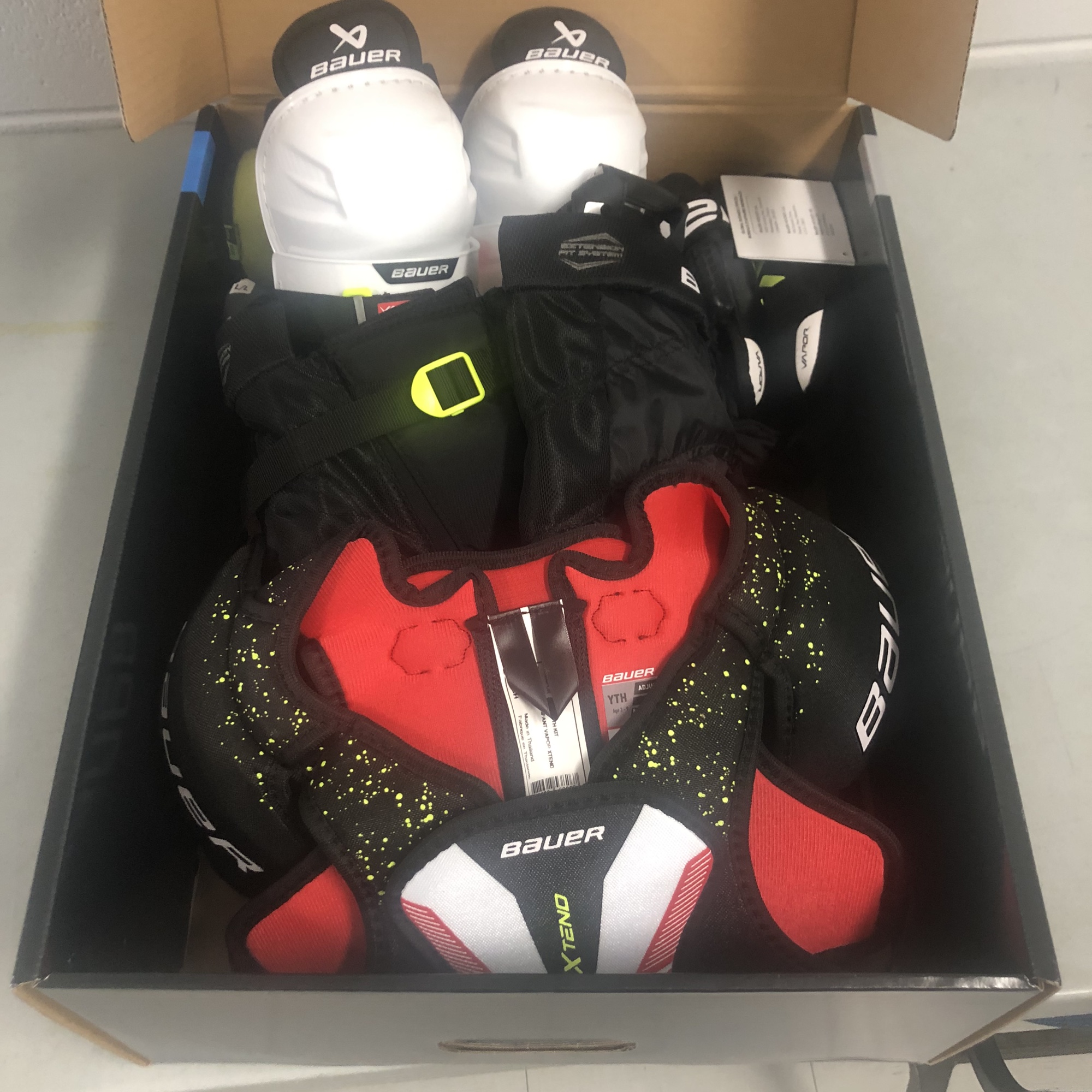 NEW Bauer Vapor Xtend Youth Hockey Starter Kit SidelineSwap