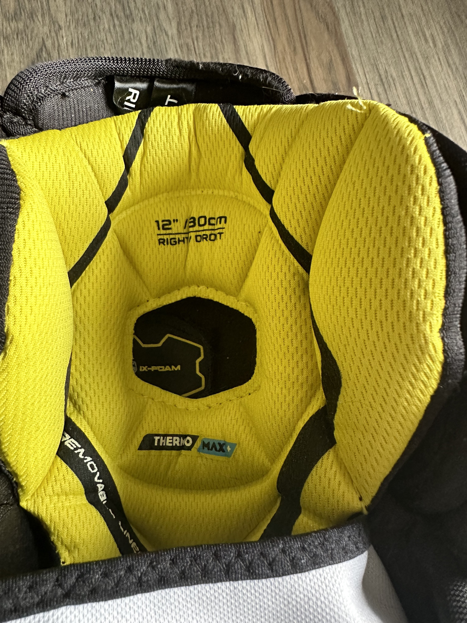 Bauer Supreme 2S Shin Guards SidelineSwap