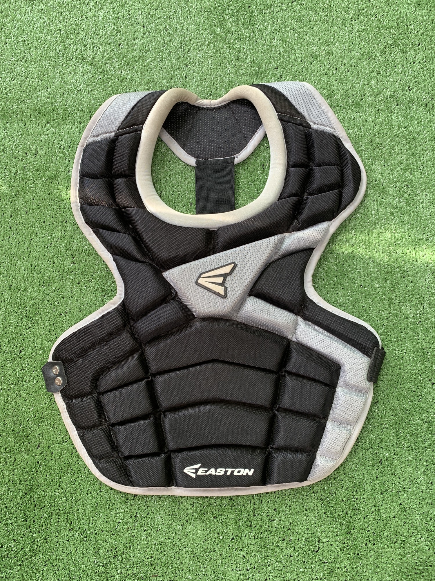 Used Easton M10 Catcher's Chest Protector (12.5") SidelineSwap