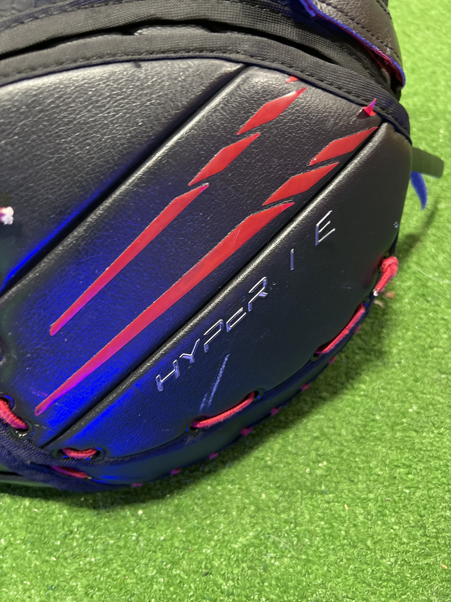 Used Bauer Hyperlite Regular Goalie Glove SidelineSwap