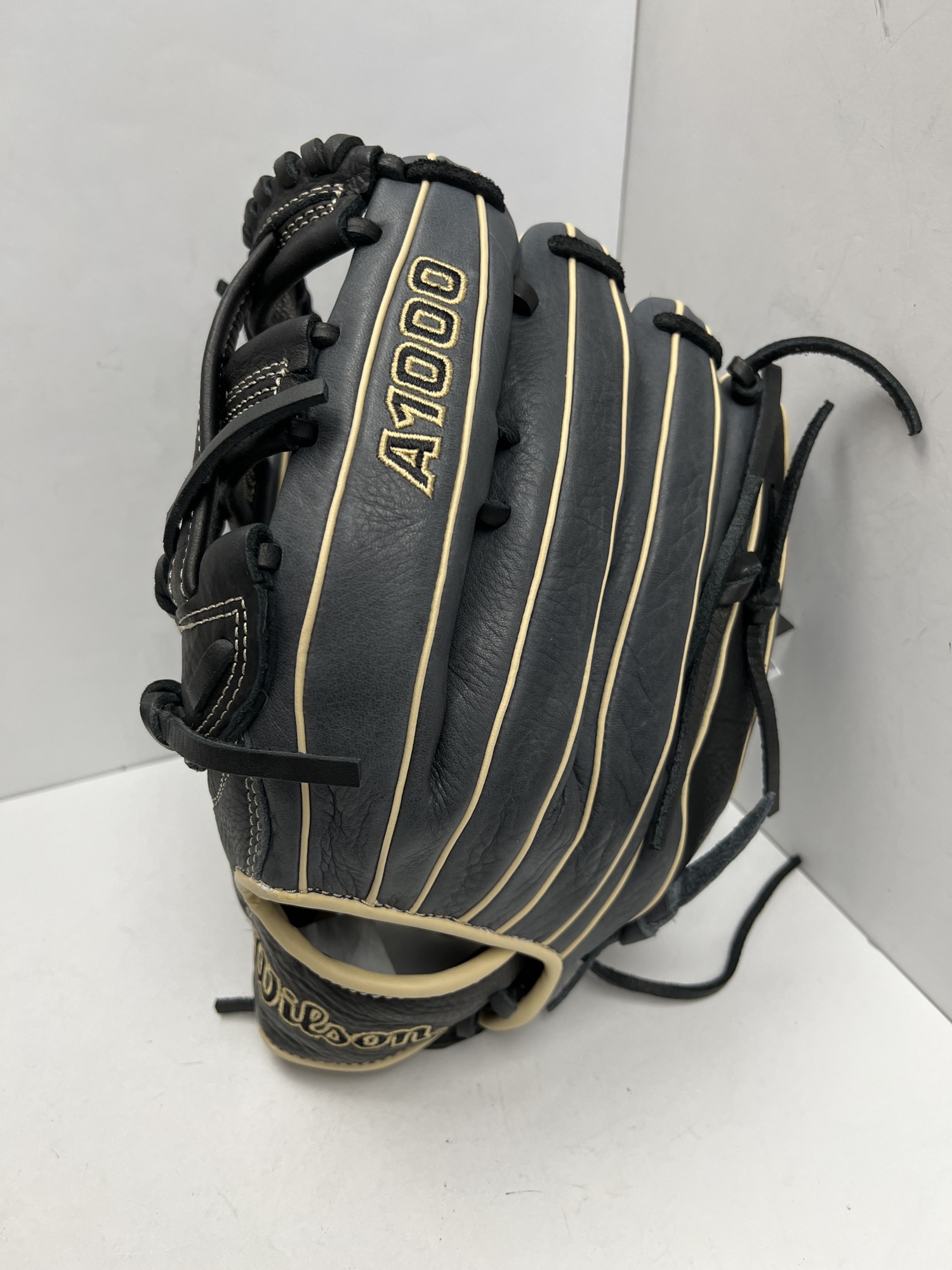 Wilson A1000 New 12.5” Left Hand Throw Baseball Glove SidelineSwap