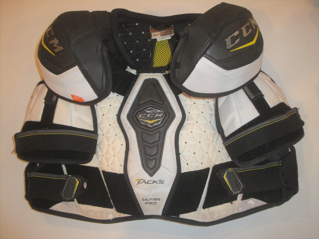 CCM ULTRA TACKS PRO SHOULDER PADS MEDIUM PRO STOCK USED NHL(10302