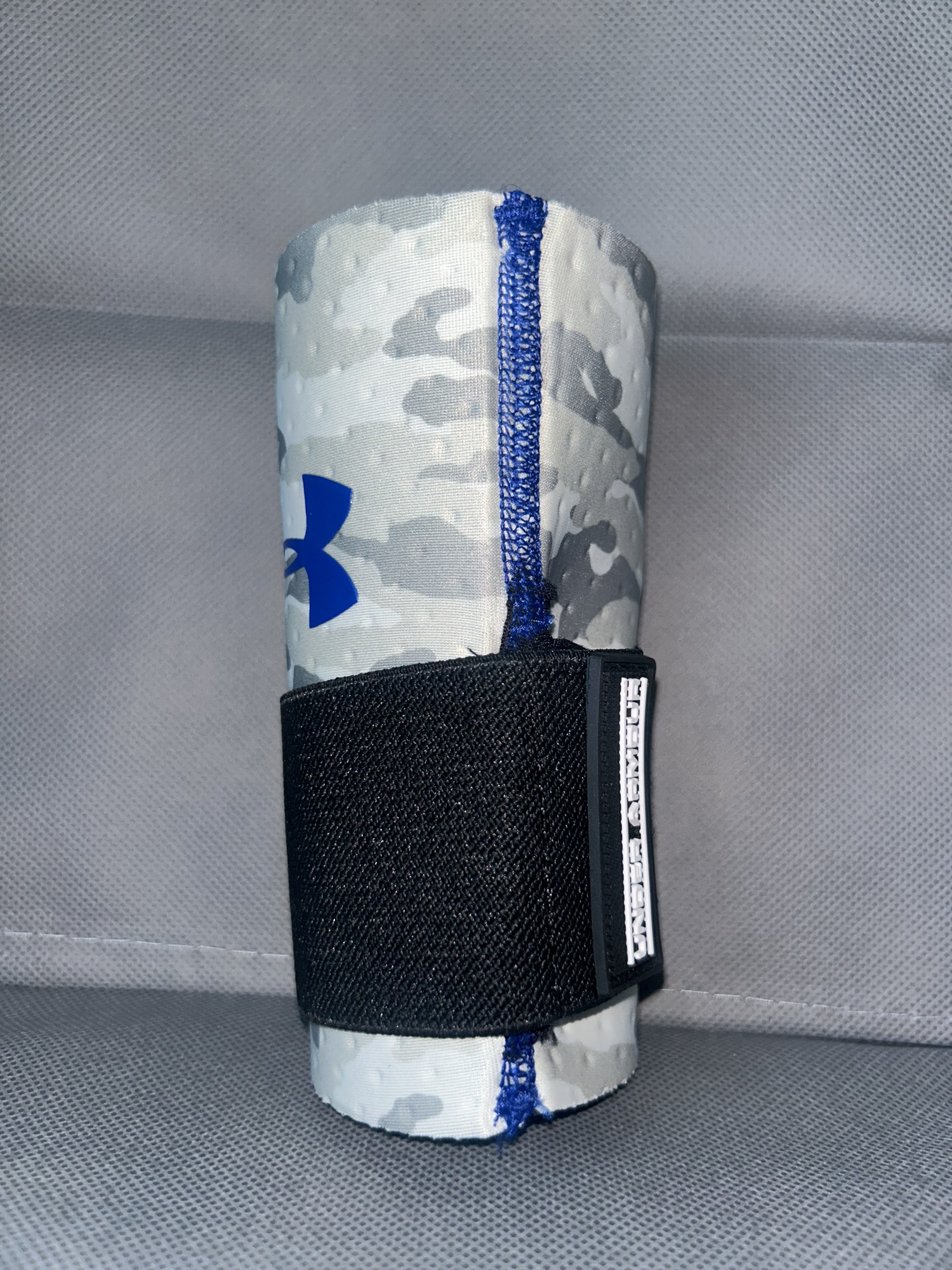 Under Armour Wrist Strap Guard (Reversible) Camo/Blue SidelineSwap